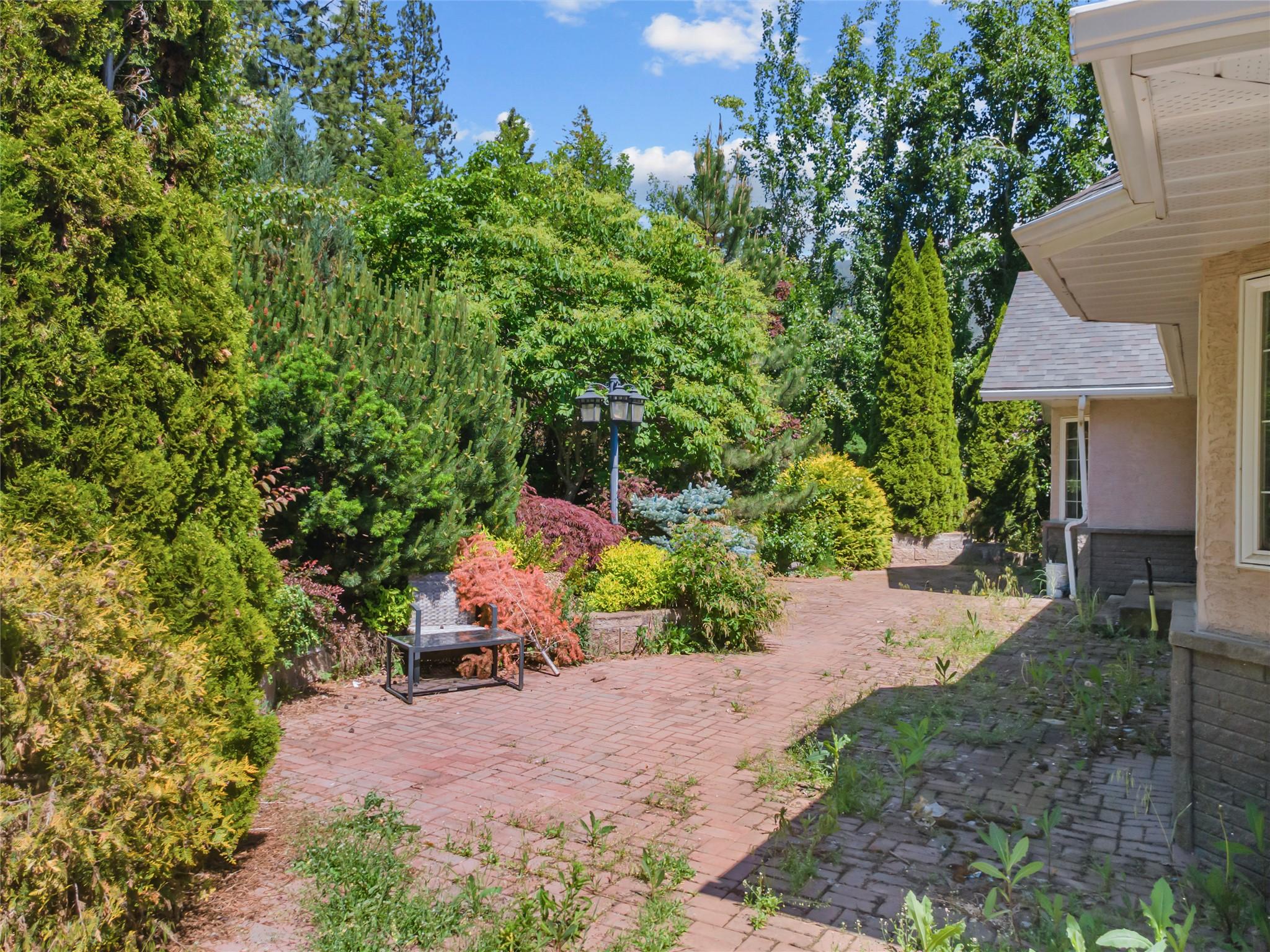 1062 Westview Road, Creston, BC - Outdoor