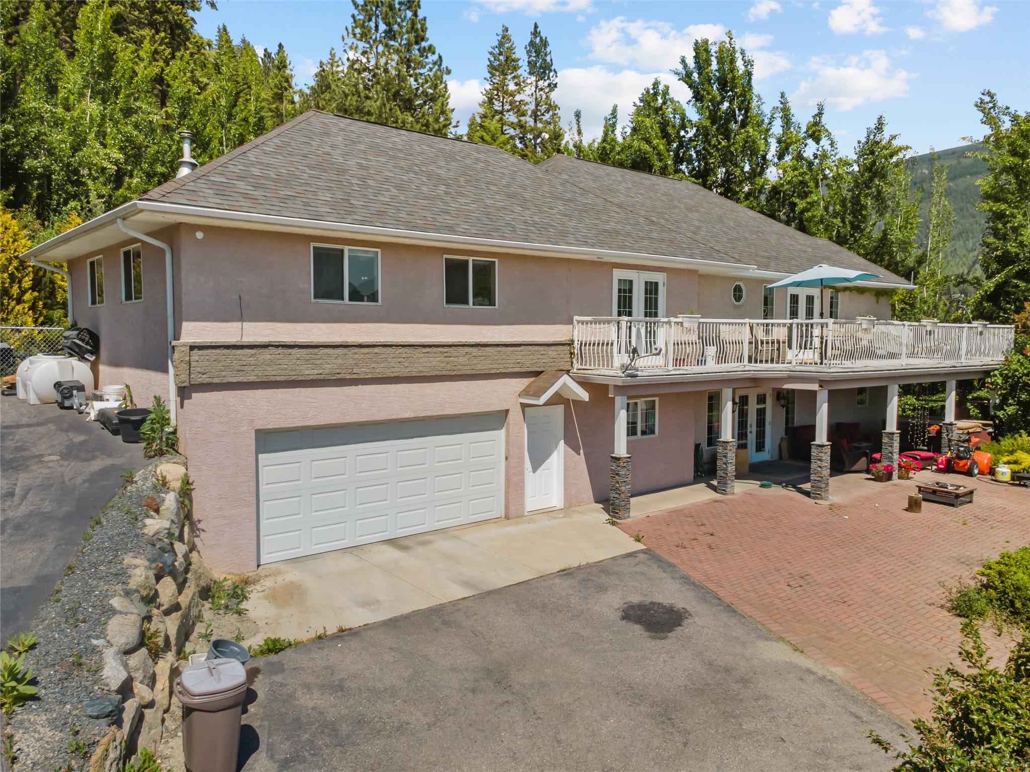 1062 Westview Road, Creston, BC - Outdoor