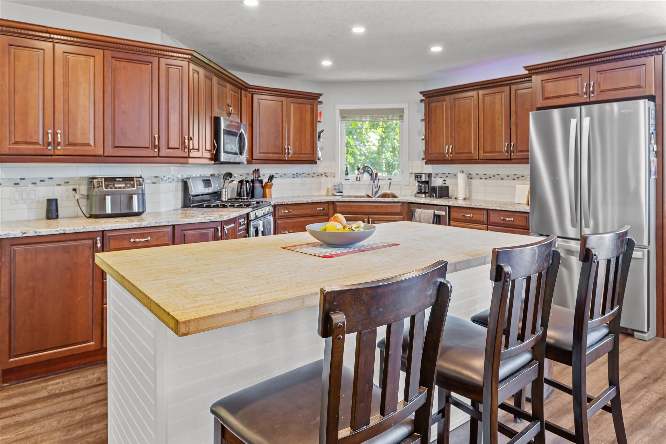 1062 Westview Road, Creston, BC - Indoor Photo Showing Kitchen