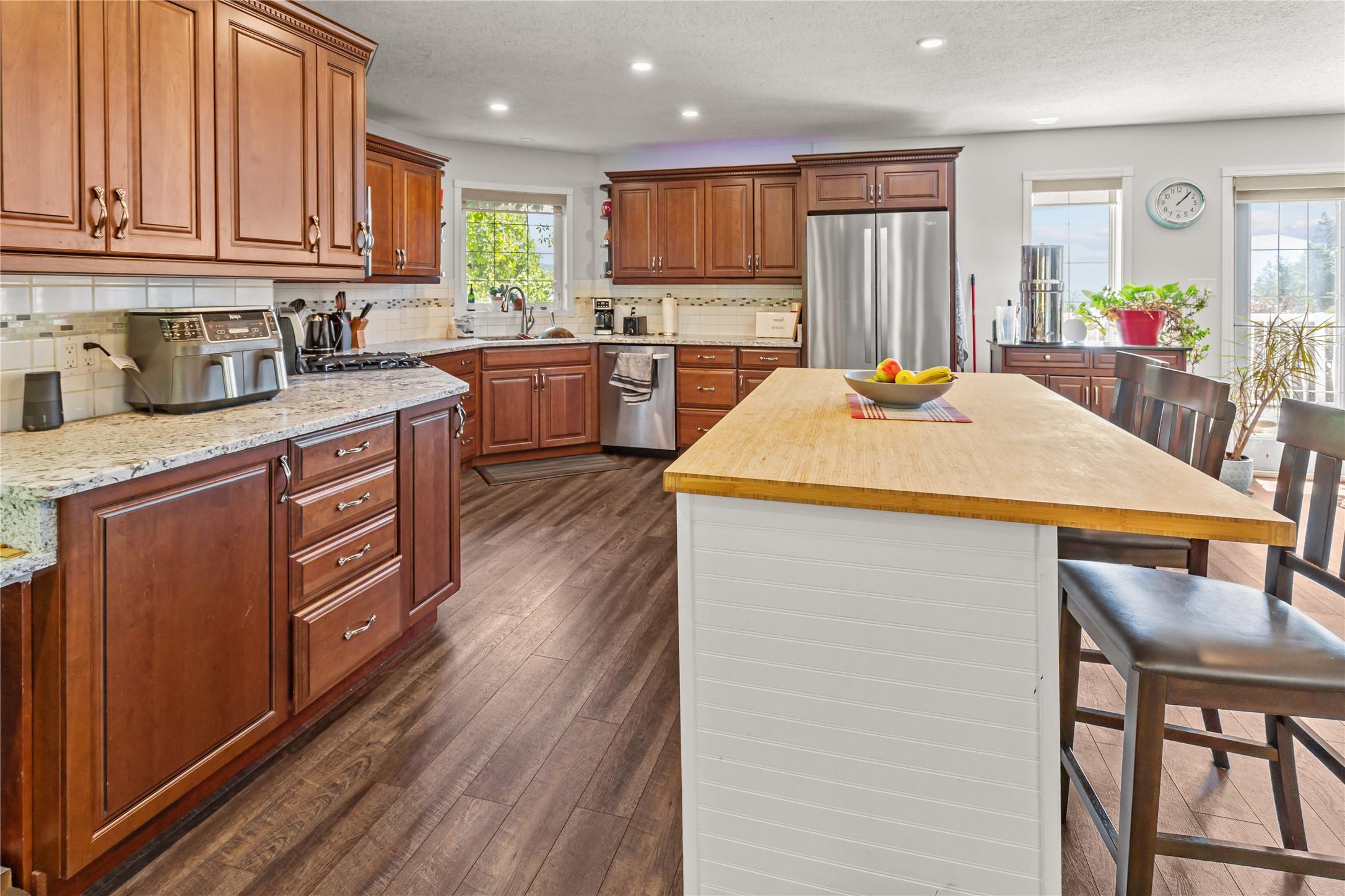 1062 Westview Road, Creston, BC - Indoor Photo Showing Kitchen With Double Sink