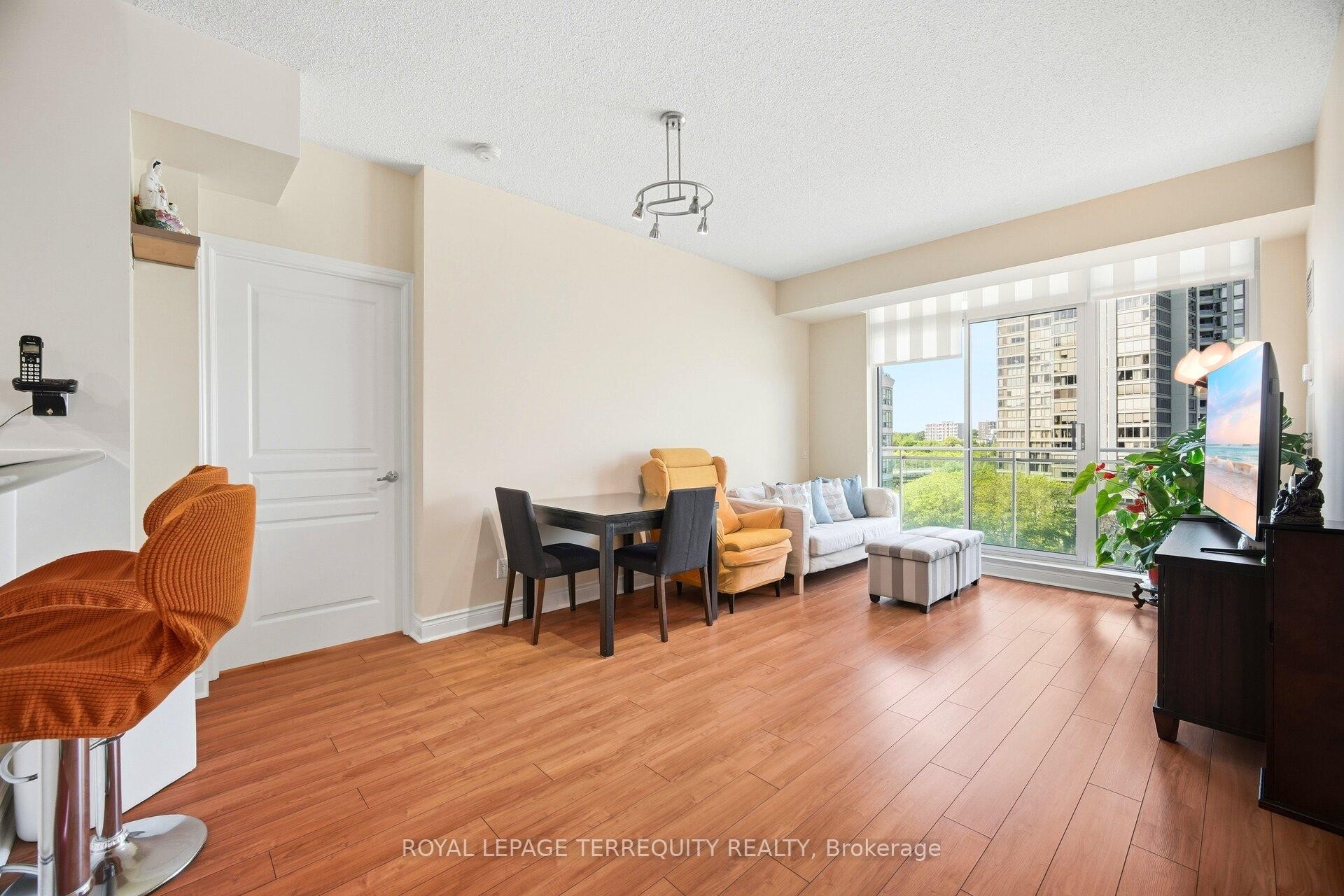 911-5 Marine Parade Drive, Toronto, ON
