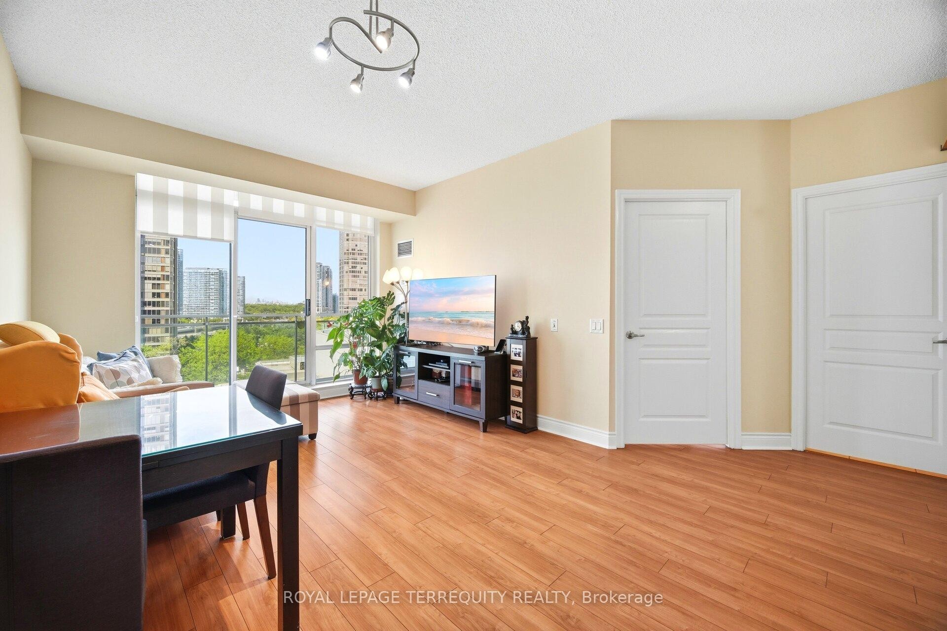 911-5 Marine Parade Drive, Toronto, ON