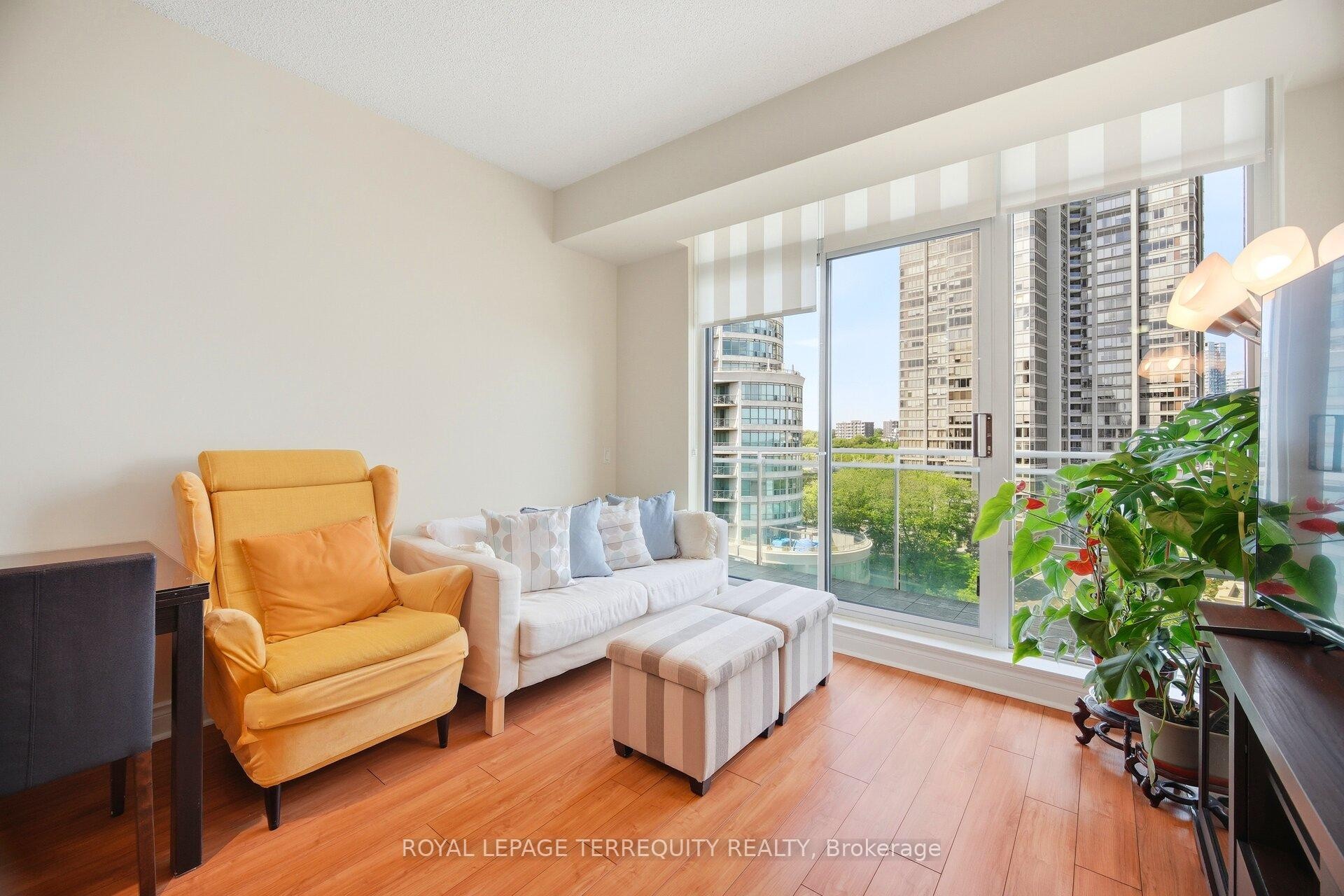 911-5 Marine Parade Drive, Toronto, ON
