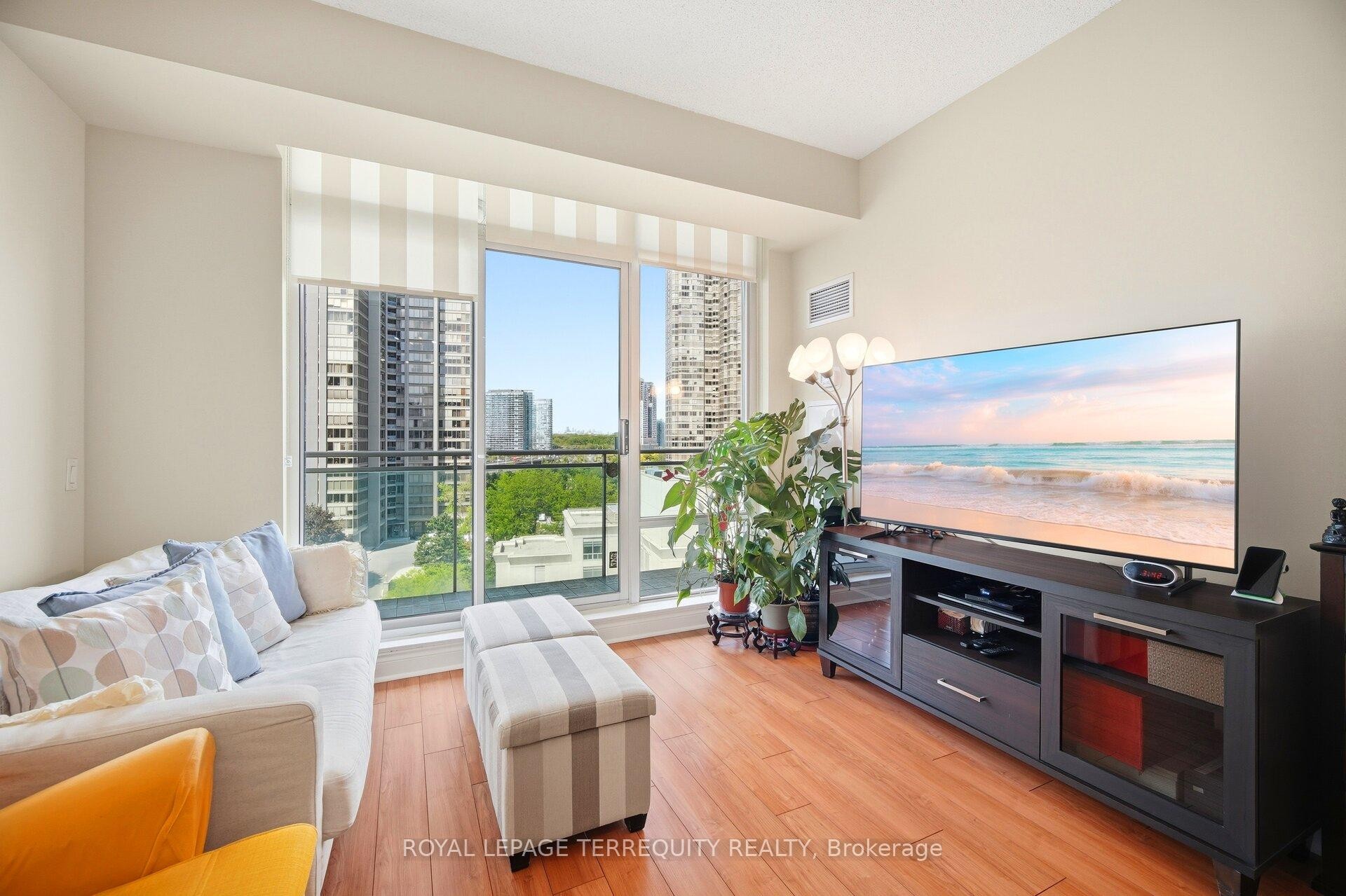 911-5 Marine Parade Drive, Toronto, ON