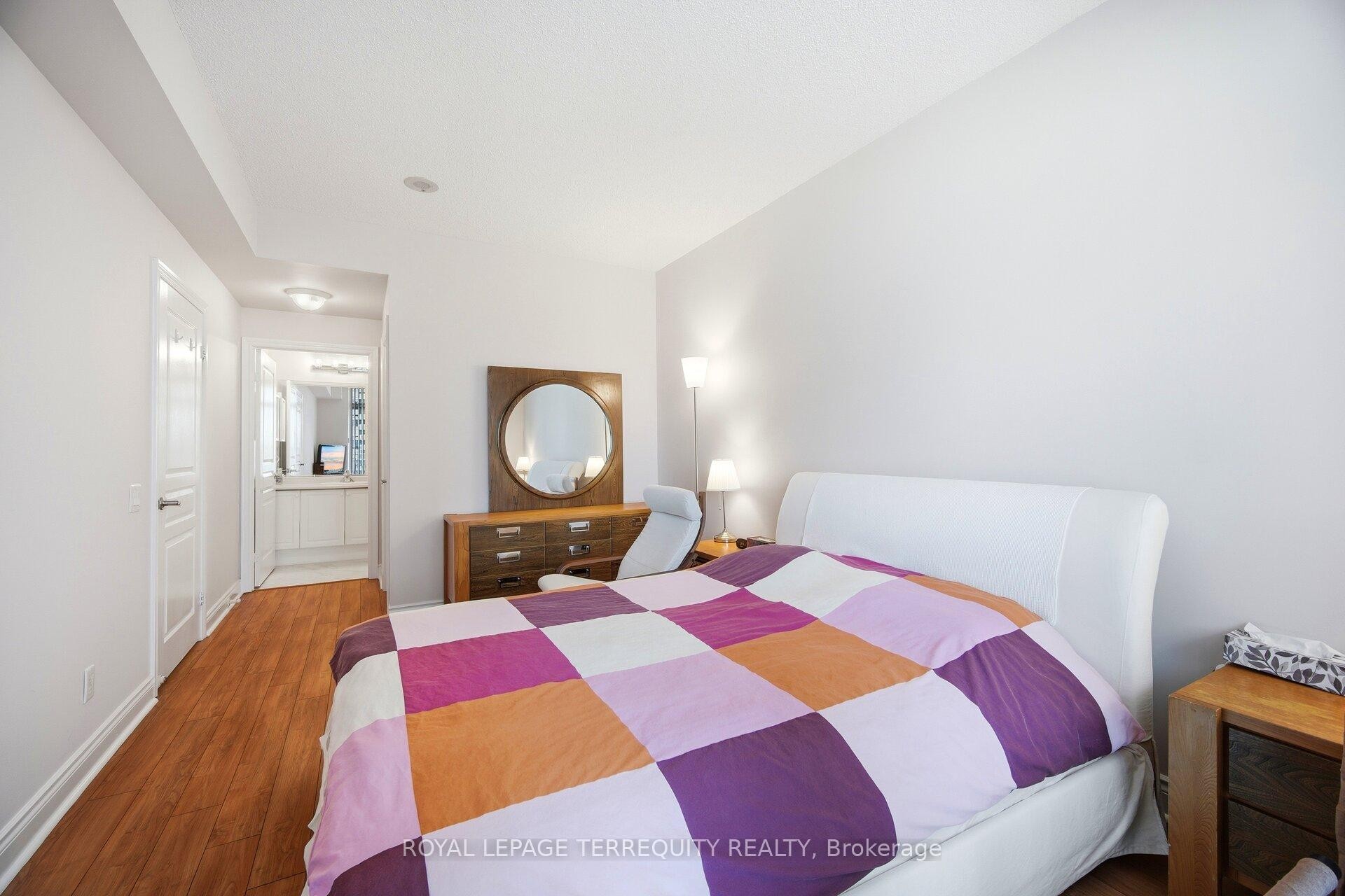 911-5 Marine Parade Drive, Toronto, ON