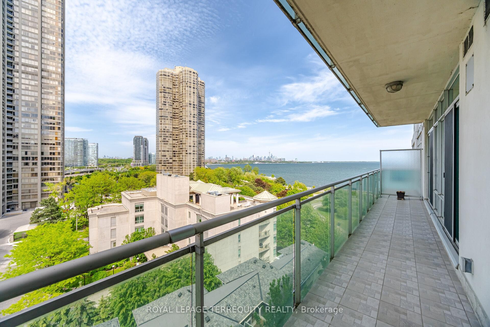 911-5 Marine Parade Drive, Toronto, ON