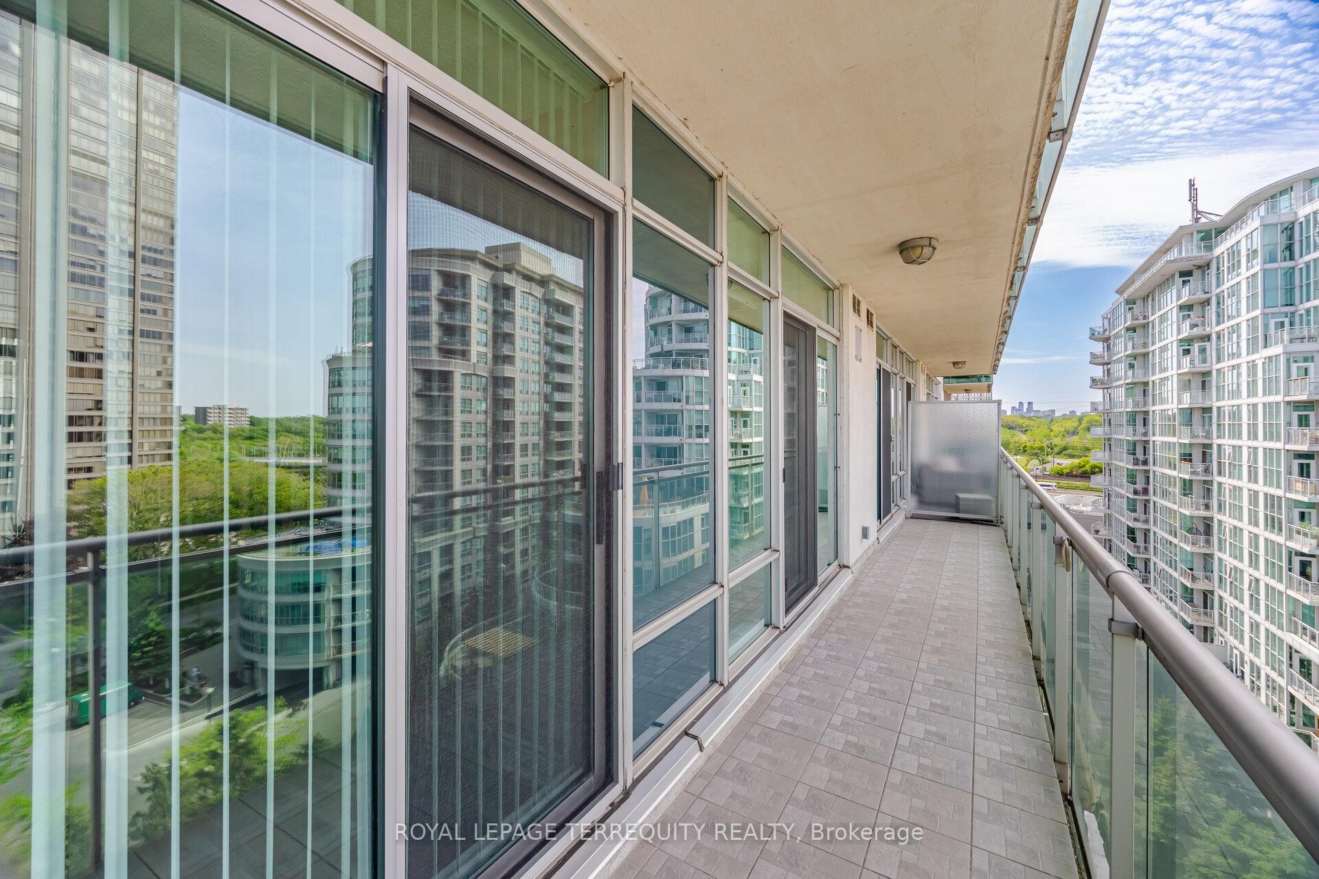 911-5 Marine Parade Drive, Toronto, ON