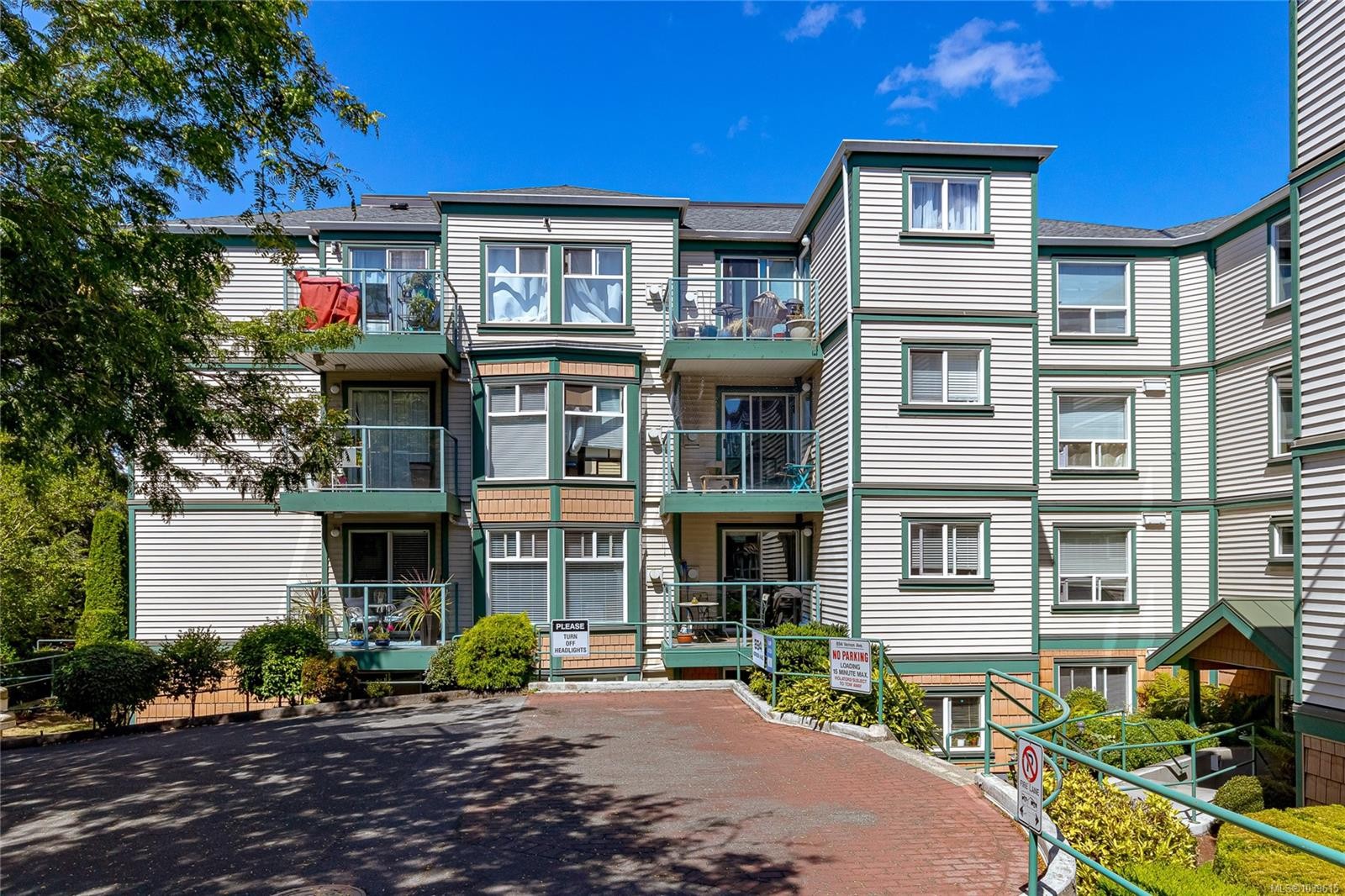 #212-894 Vernon Ave, Saanich, BC