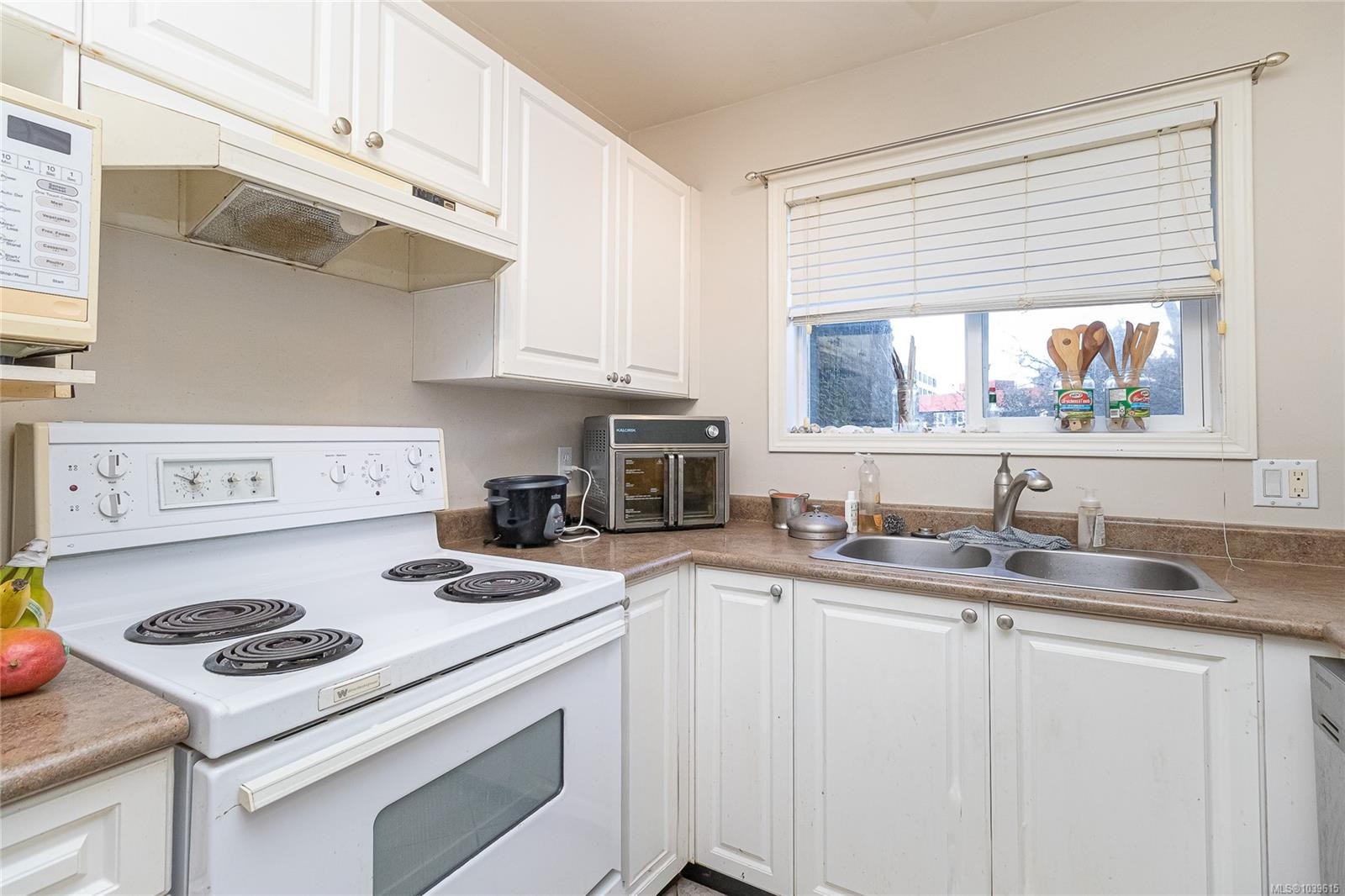 #212-894 Vernon Ave, Saanich, BC
