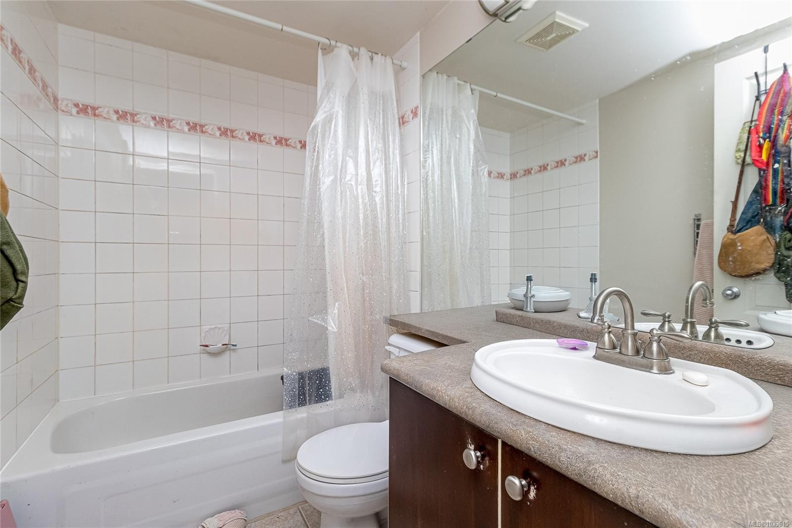 #212-894 Vernon Ave, Saanich, BC