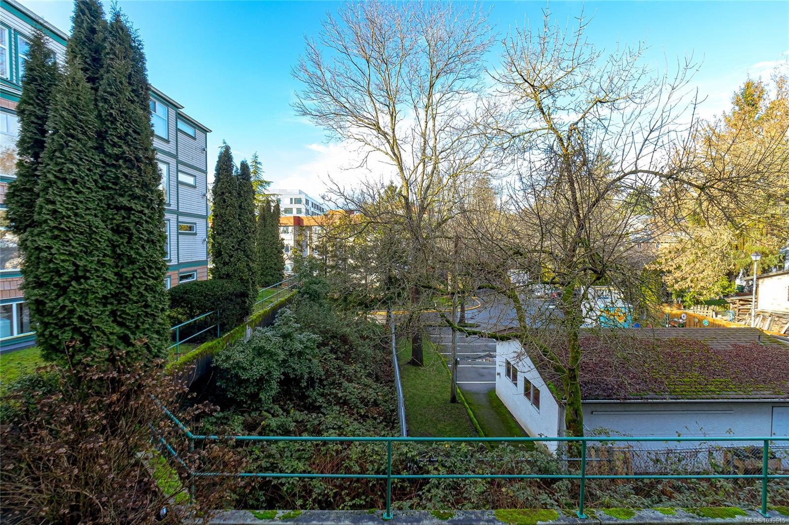 #212-894 Vernon Ave, Saanich, BC