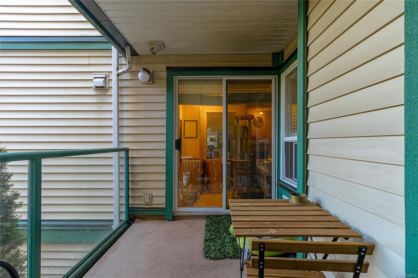 #212-894 Vernon Ave, Saanich, BC