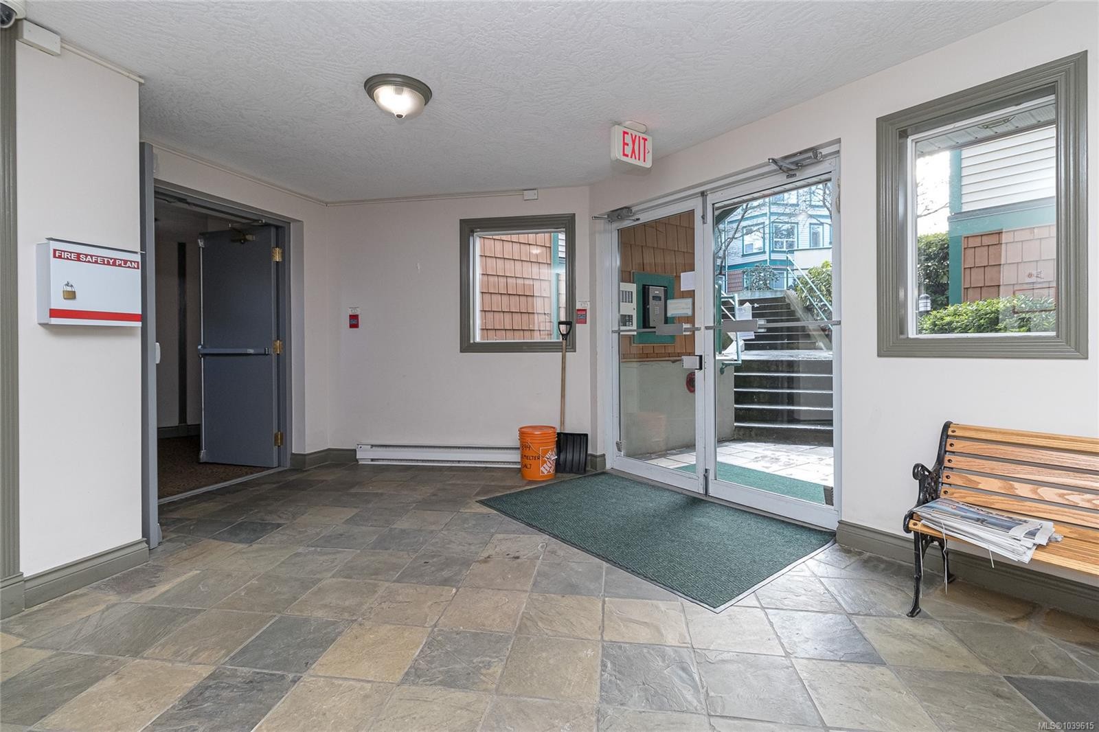 #212-894 Vernon Ave, Saanich, BC