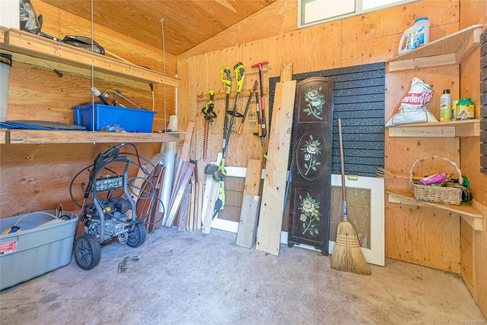 4611 Berbers Dr, Bowser, BC