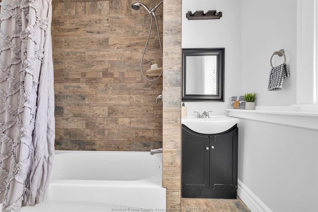 1341 Mckay, Windsor, ON