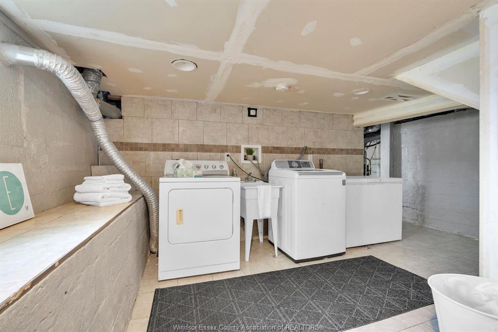 1341 Mckay, Windsor, ON
