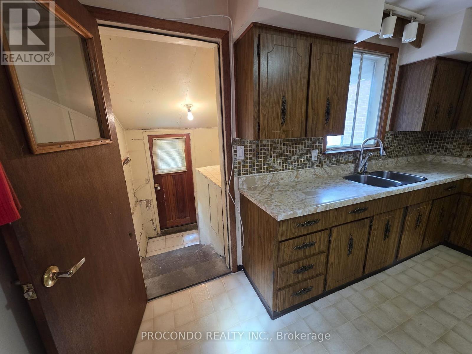 286 Harvie Avenue, Toronto, ON