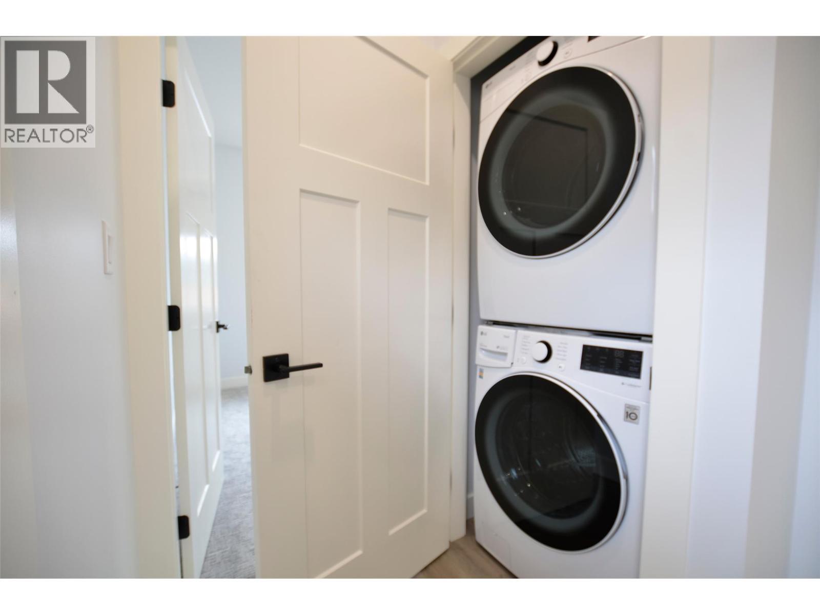 2744 Cedar Ridge Street, Lumby, BC - Indoor Photo Showing Laundry Room