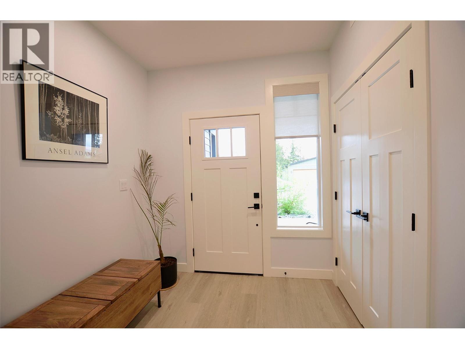 2744 Cedar Ridge Street, Lumby, BC - Indoor Photo Showing Other Room