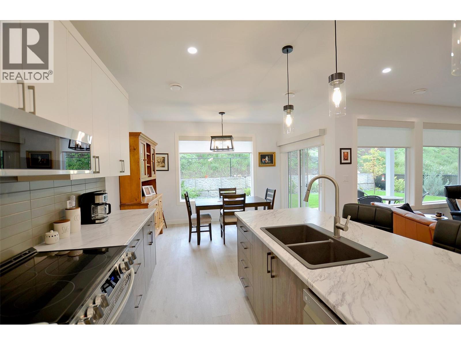 2744 Cedar Ridge Street, Lumby, BC - Indoor Photo Showing Kitchen With Double Sink With Upgraded Kitchen
