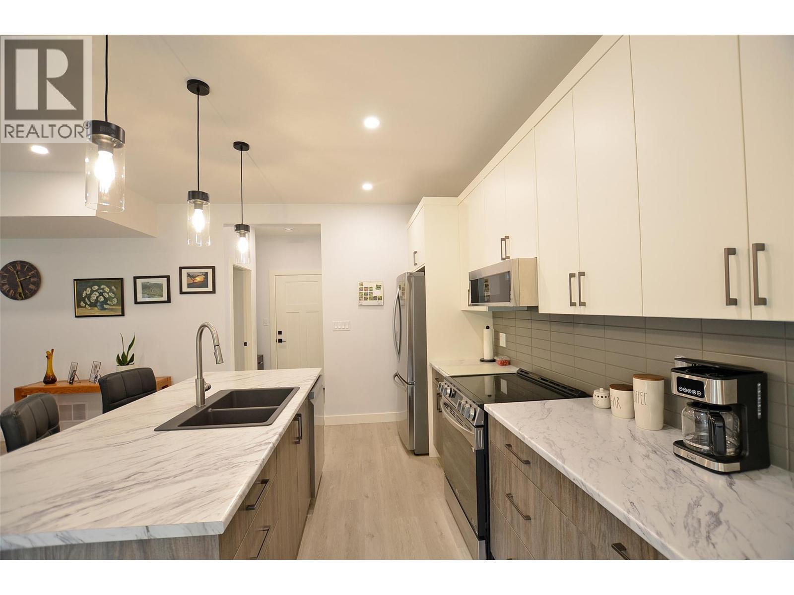 2744 Cedar Ridge Street, Lumby, BC - Indoor Photo Showing Kitchen With Double Sink