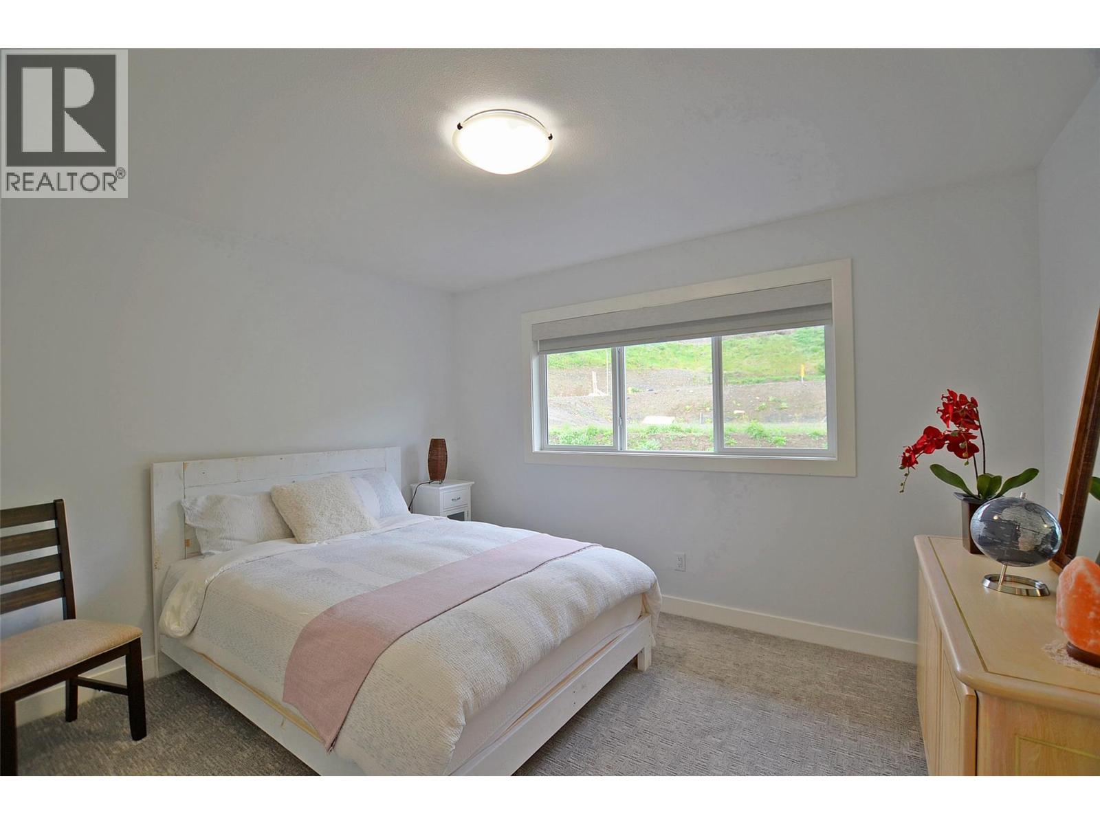 2744 Cedar Ridge Street, Lumby, BC - Indoor Photo Showing Bedroom