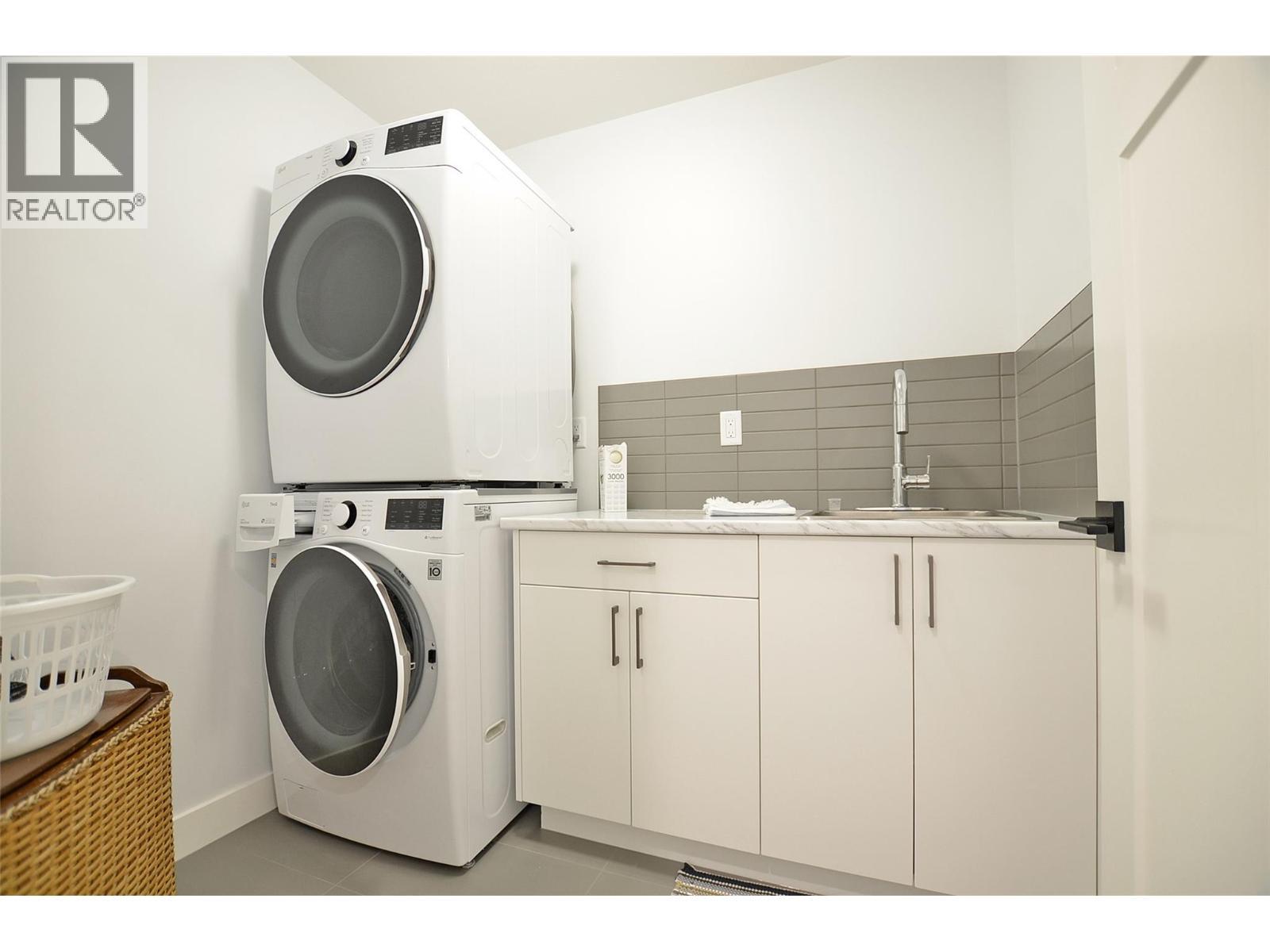 2744 Cedar Ridge Street, Lumby, BC - Indoor Photo Showing Laundry Room