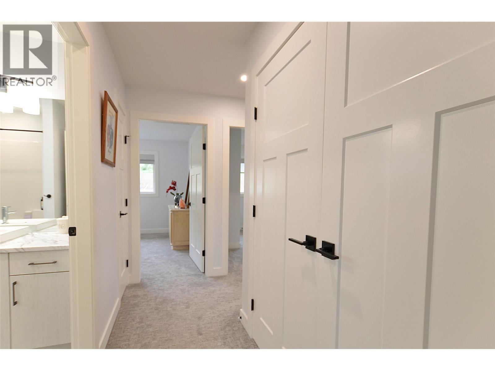 2744 Cedar Ridge Street, Lumby, BC - Indoor Photo Showing Other Room