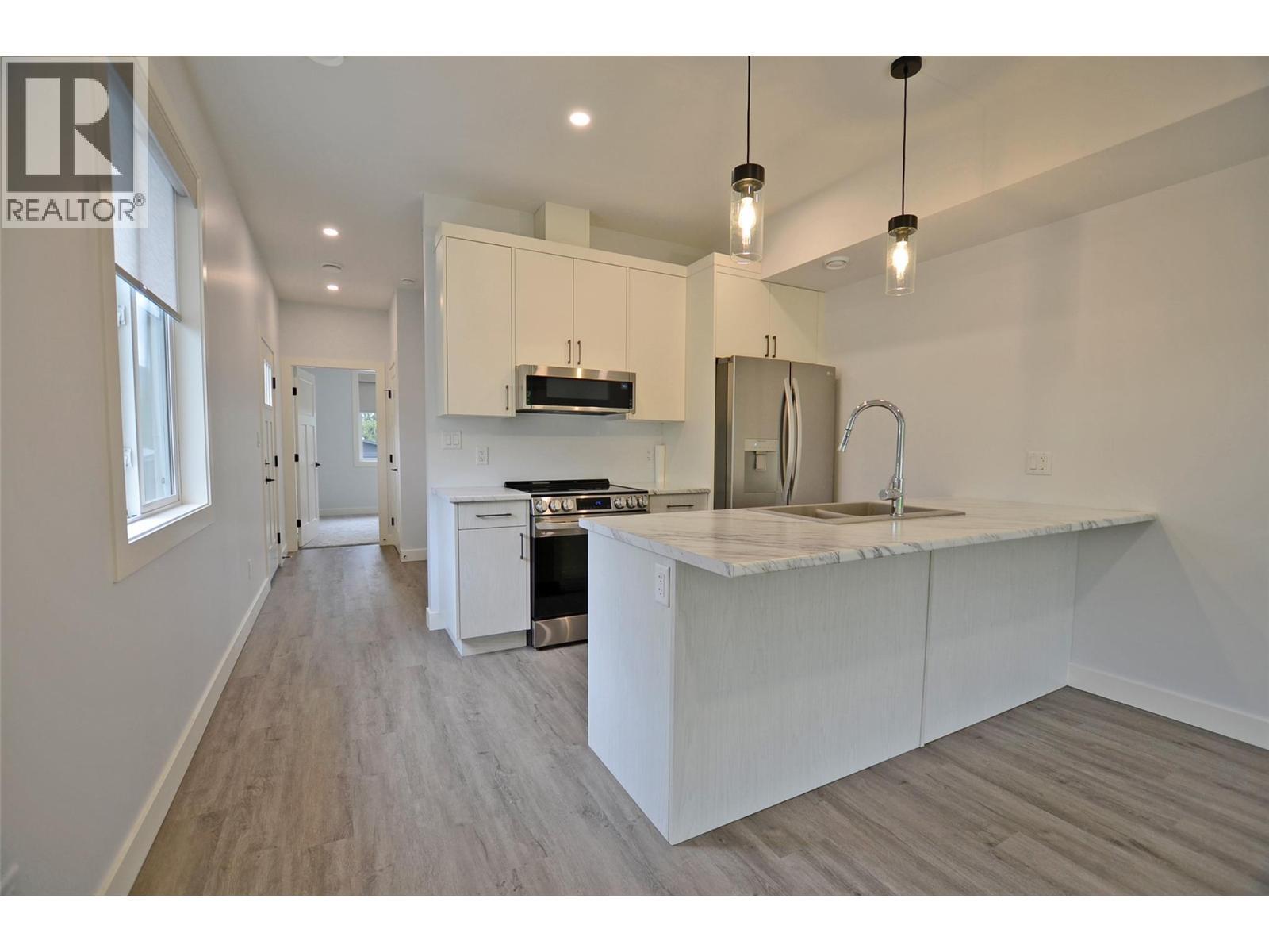 2744 Cedar Ridge Street, Lumby, BC - Indoor Photo Showing Kitchen With Upgraded Kitchen