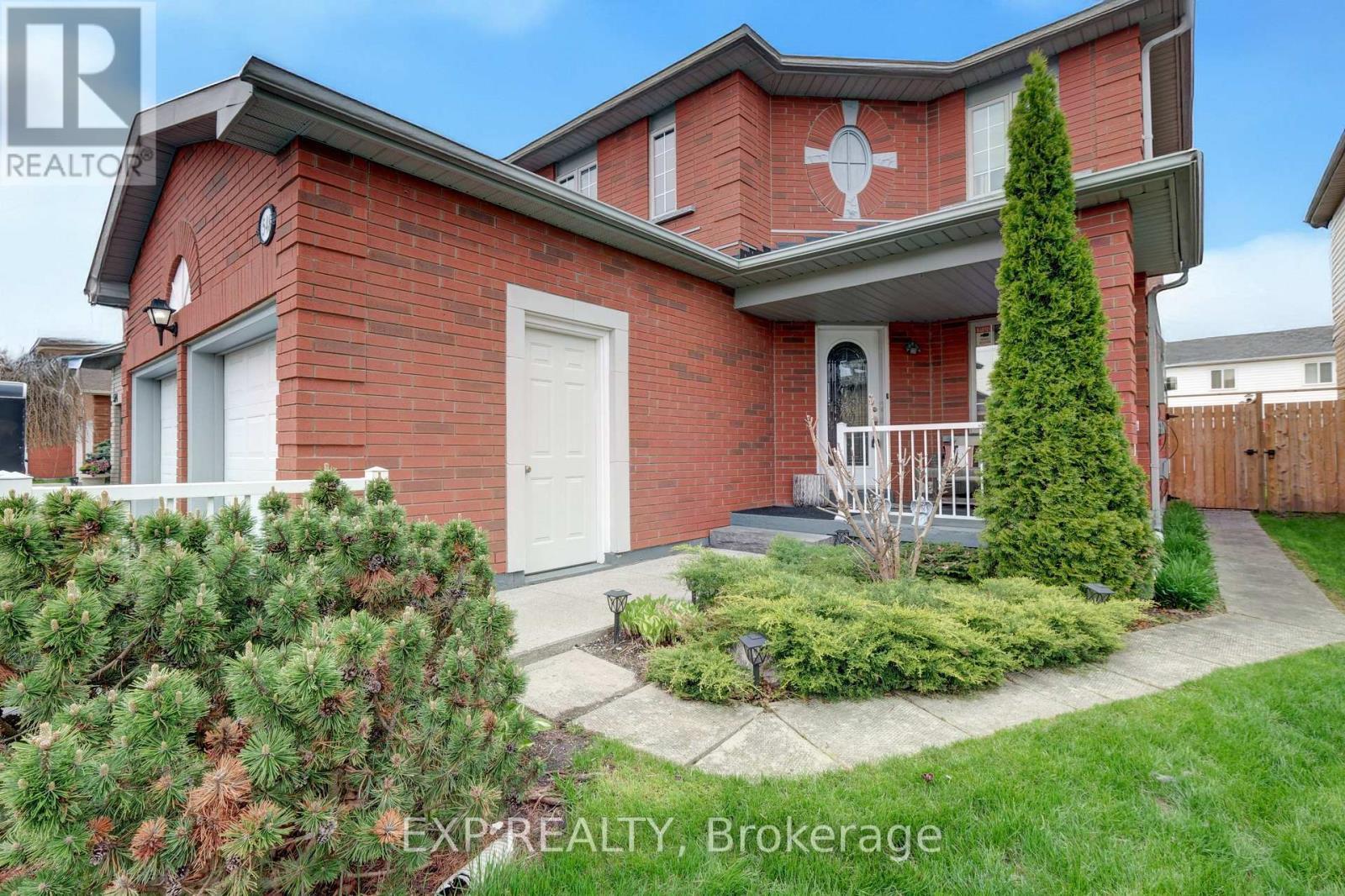 Side Entrance to Garage & Basement - 548 Ormond Drive, Oshawa, ON