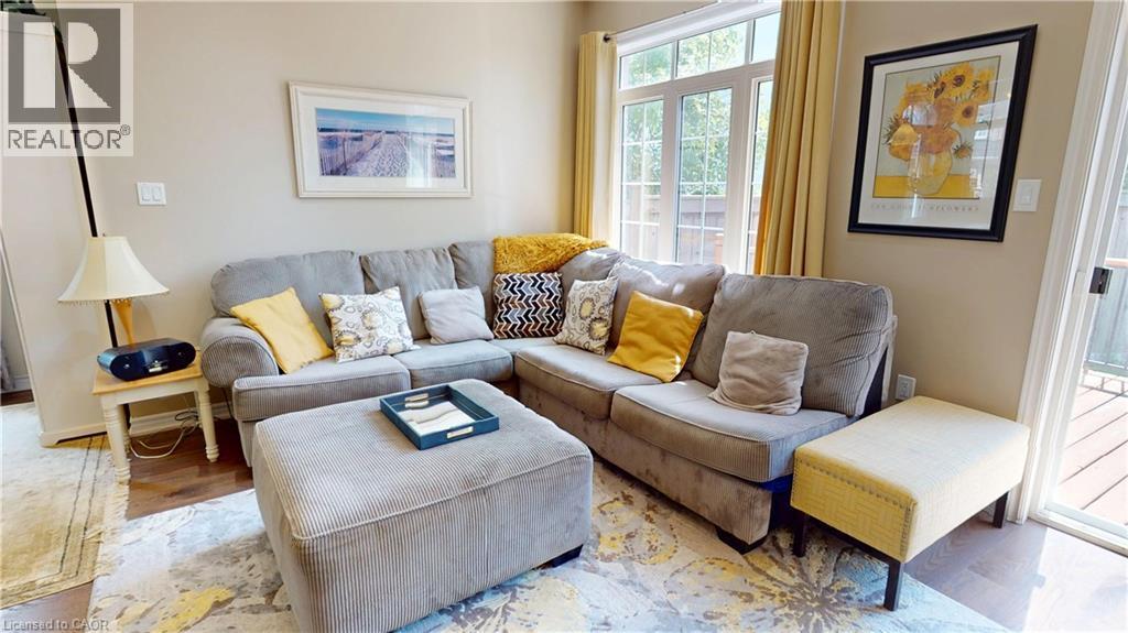 16 Ridgegate Crescent, Georgetown, ON - Indoor Photo Showing Living Room