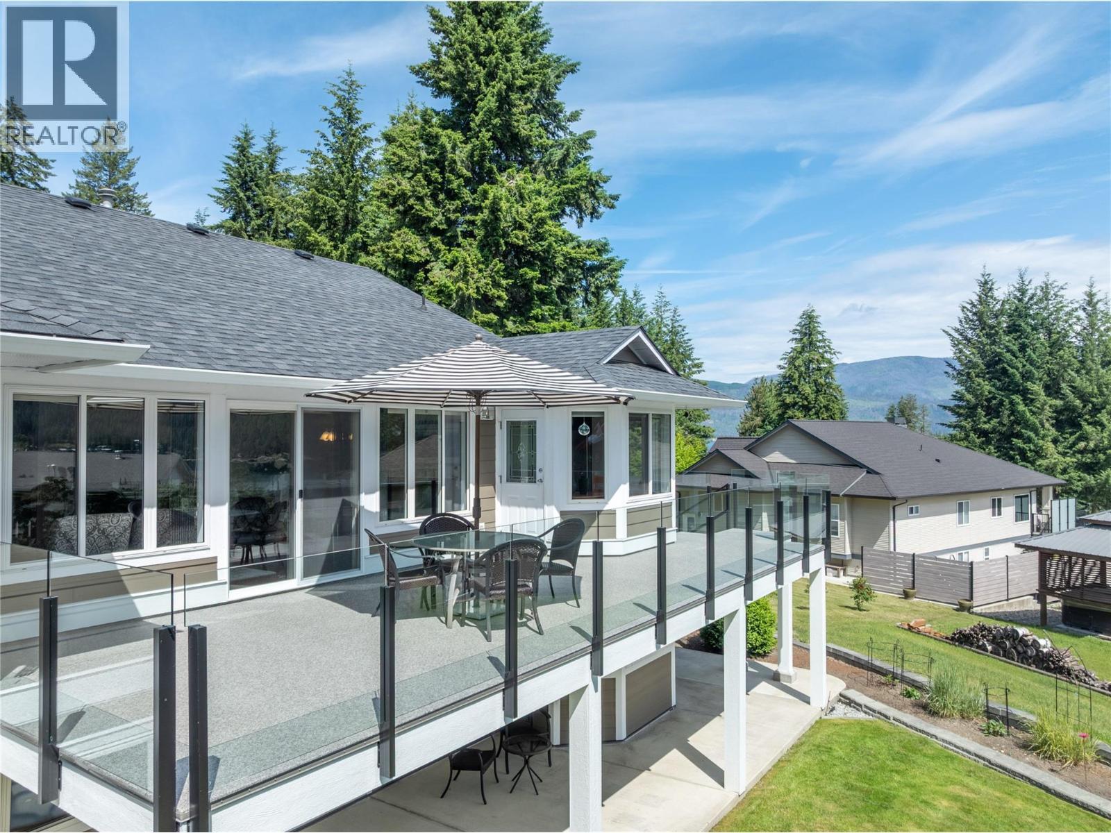 2934 Juniper Crescent, Sorrento, BC