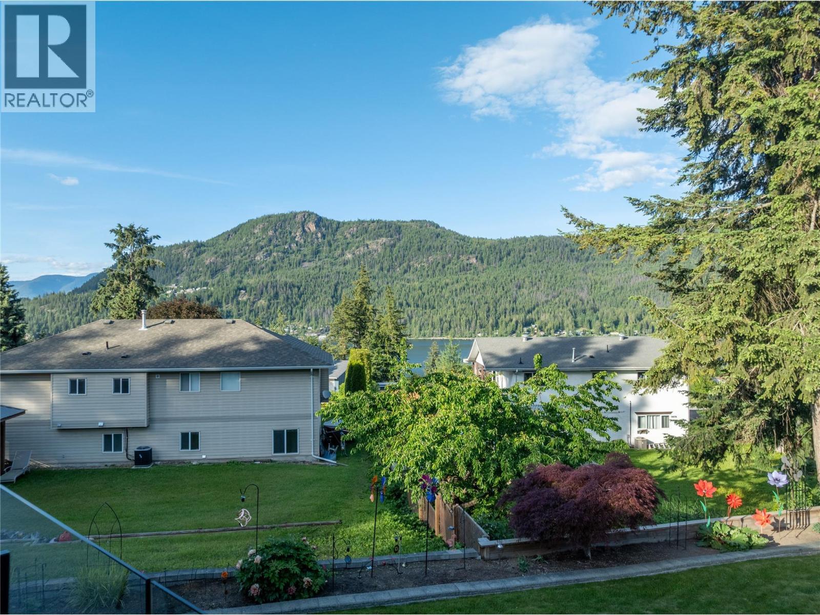 2934 Juniper Crescent, Sorrento, BC