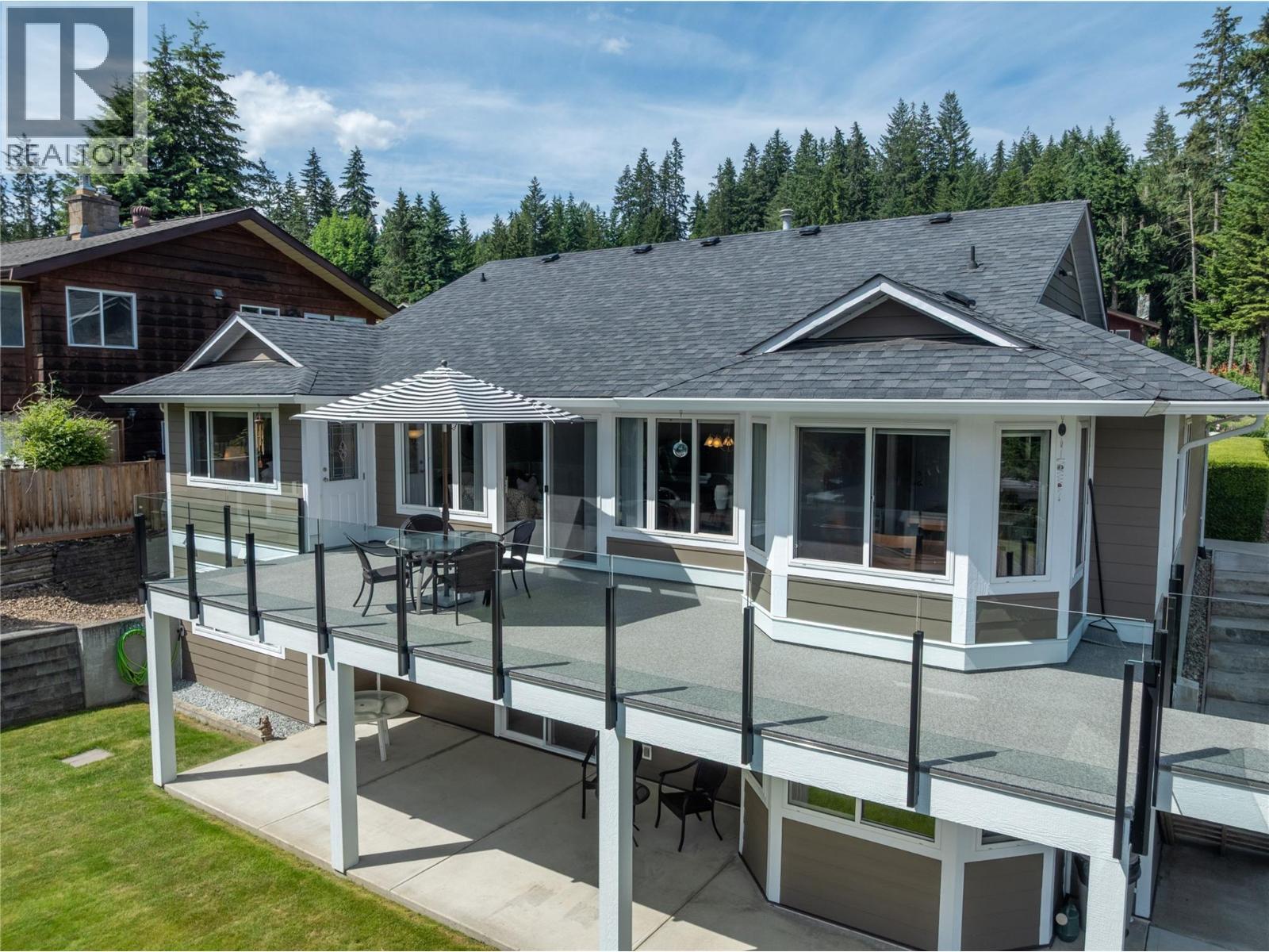 2934 Juniper Crescent, Sorrento, BC