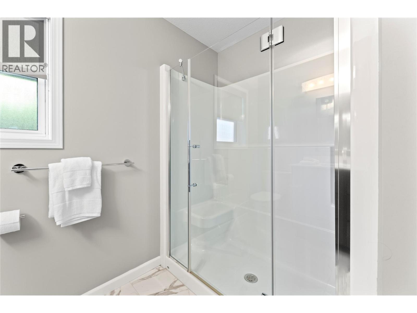 2934 Juniper Crescent, Sorrento, BC