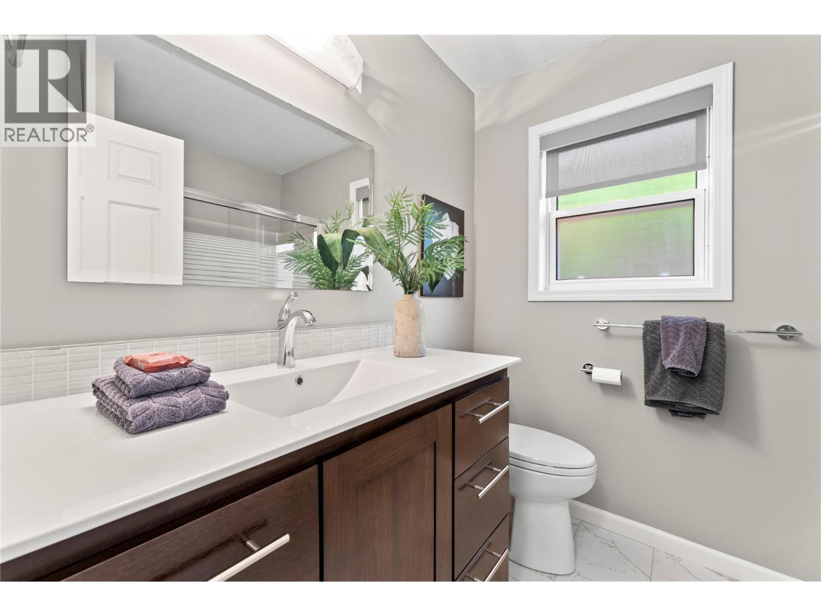 2934 Juniper Crescent, Sorrento, BC