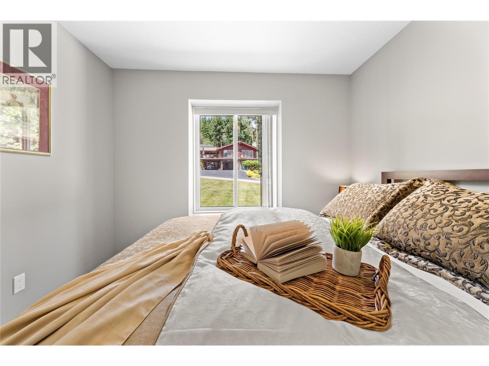 2934 Juniper Crescent, Sorrento, BC