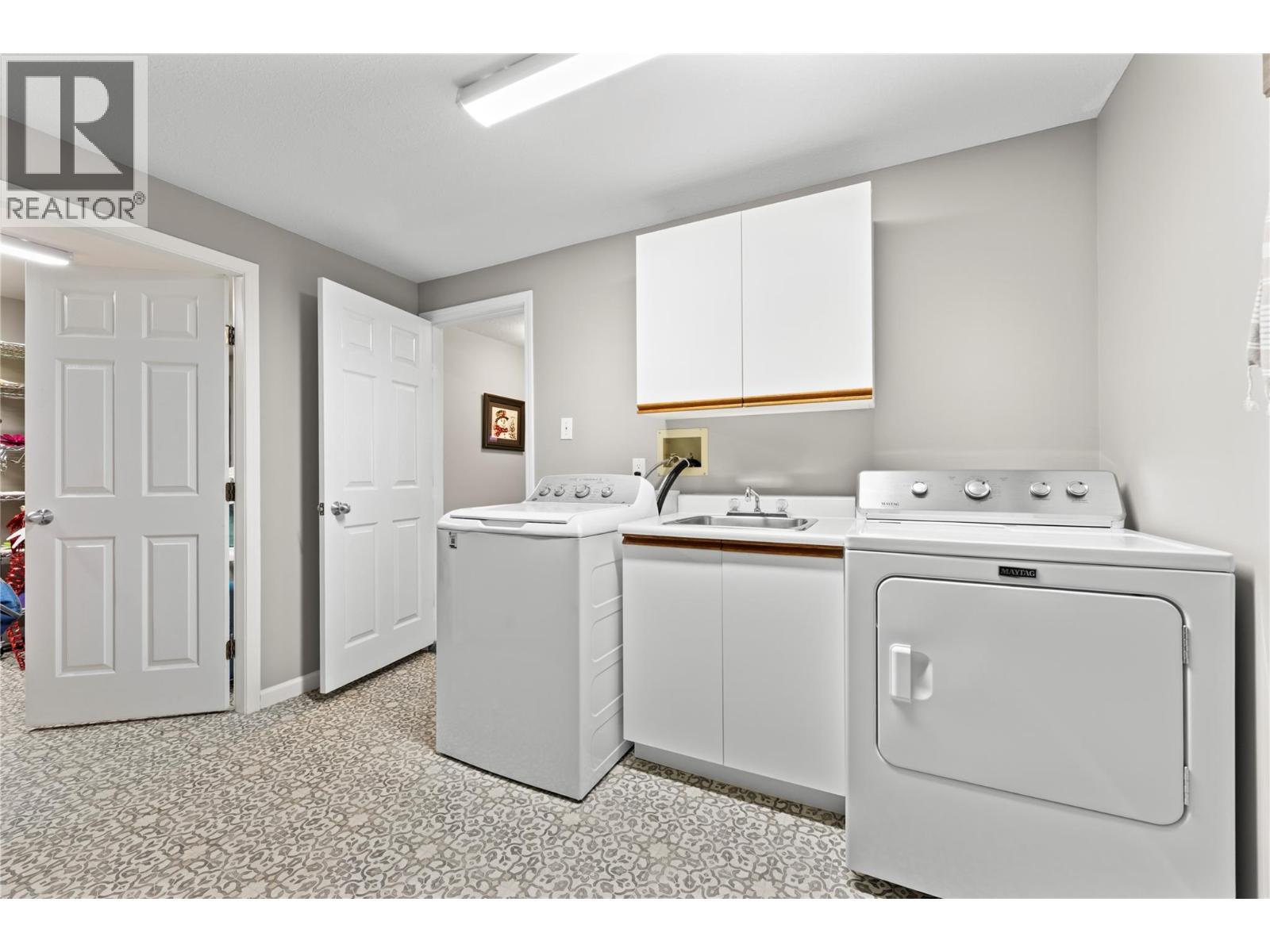 2934 Juniper Crescent, Sorrento, BC