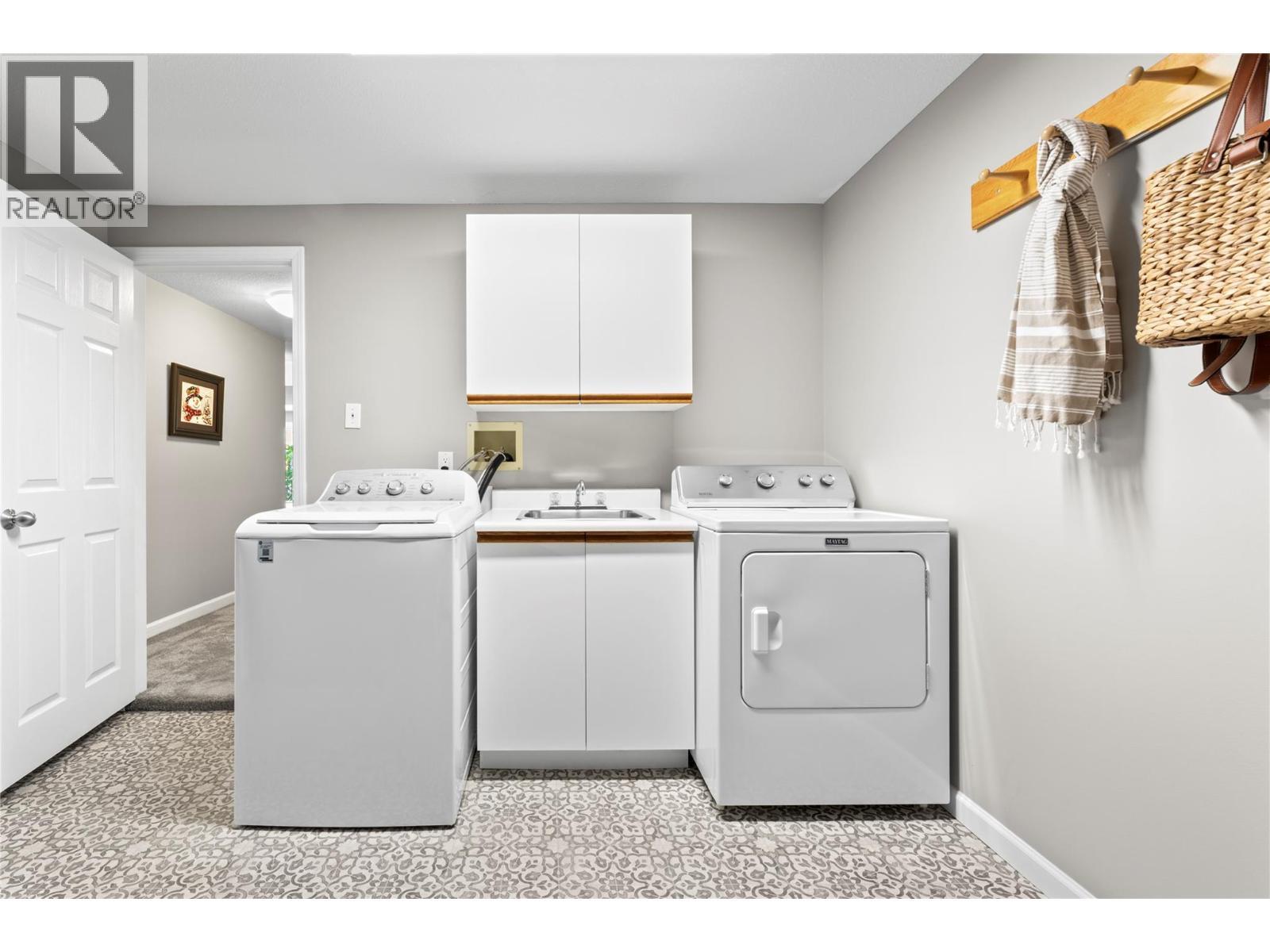 2934 Juniper Crescent, Sorrento, BC