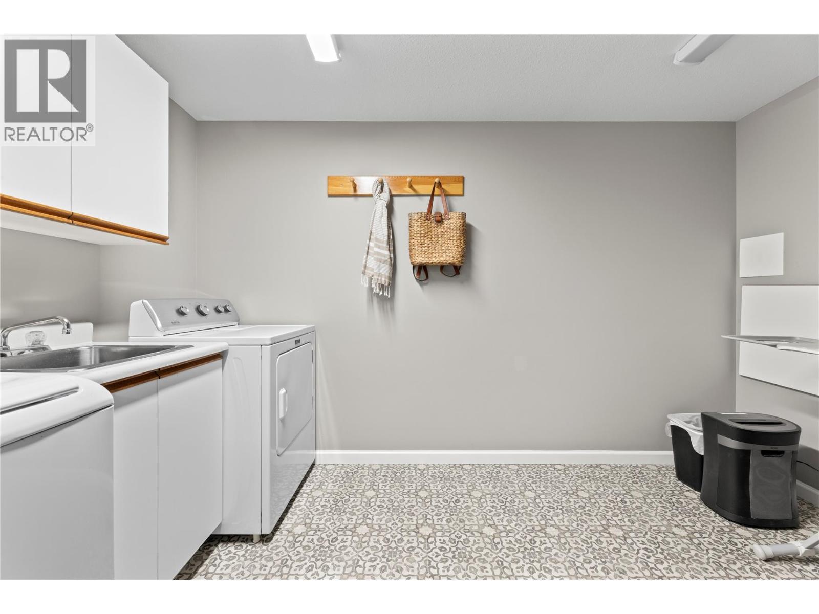 2934 Juniper Crescent, Sorrento, BC
