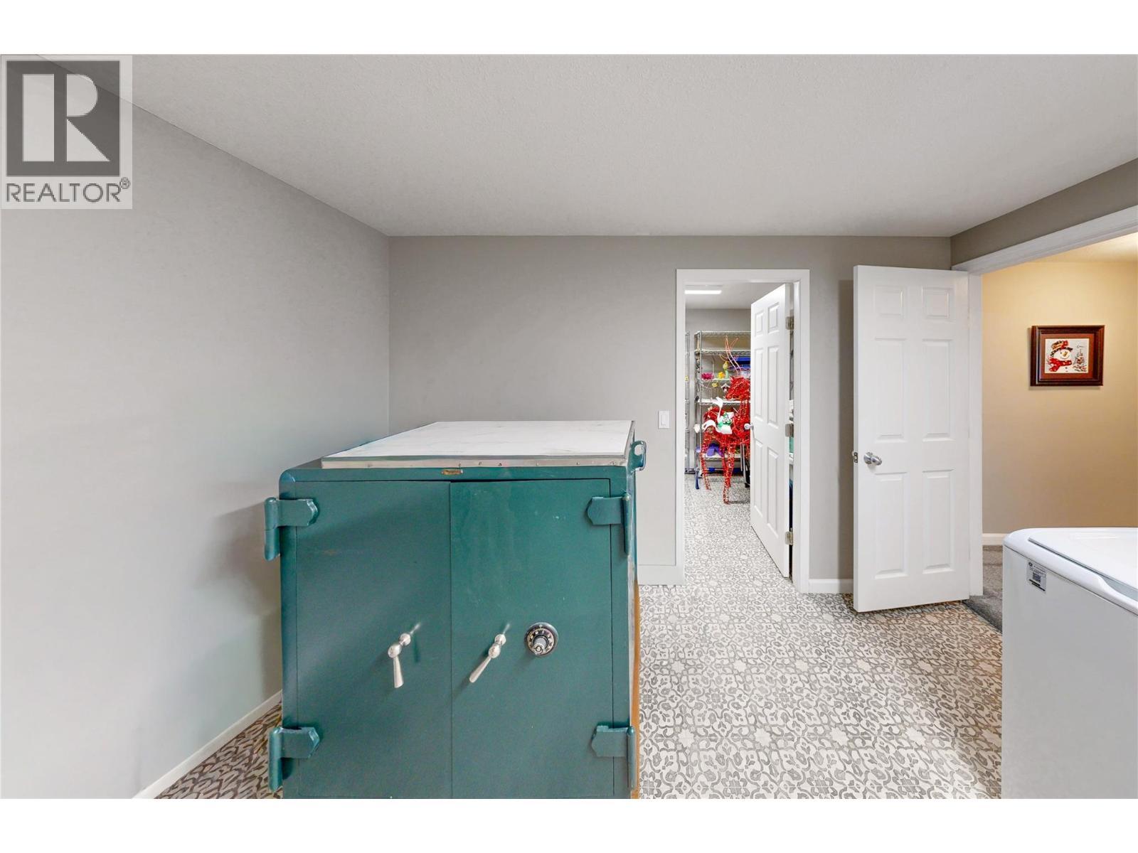 safe stays with home - 2934 Juniper Crescent, Sorrento, BC