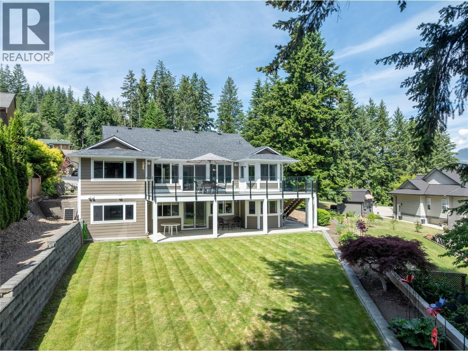 2934 Juniper Crescent, Sorrento, BC