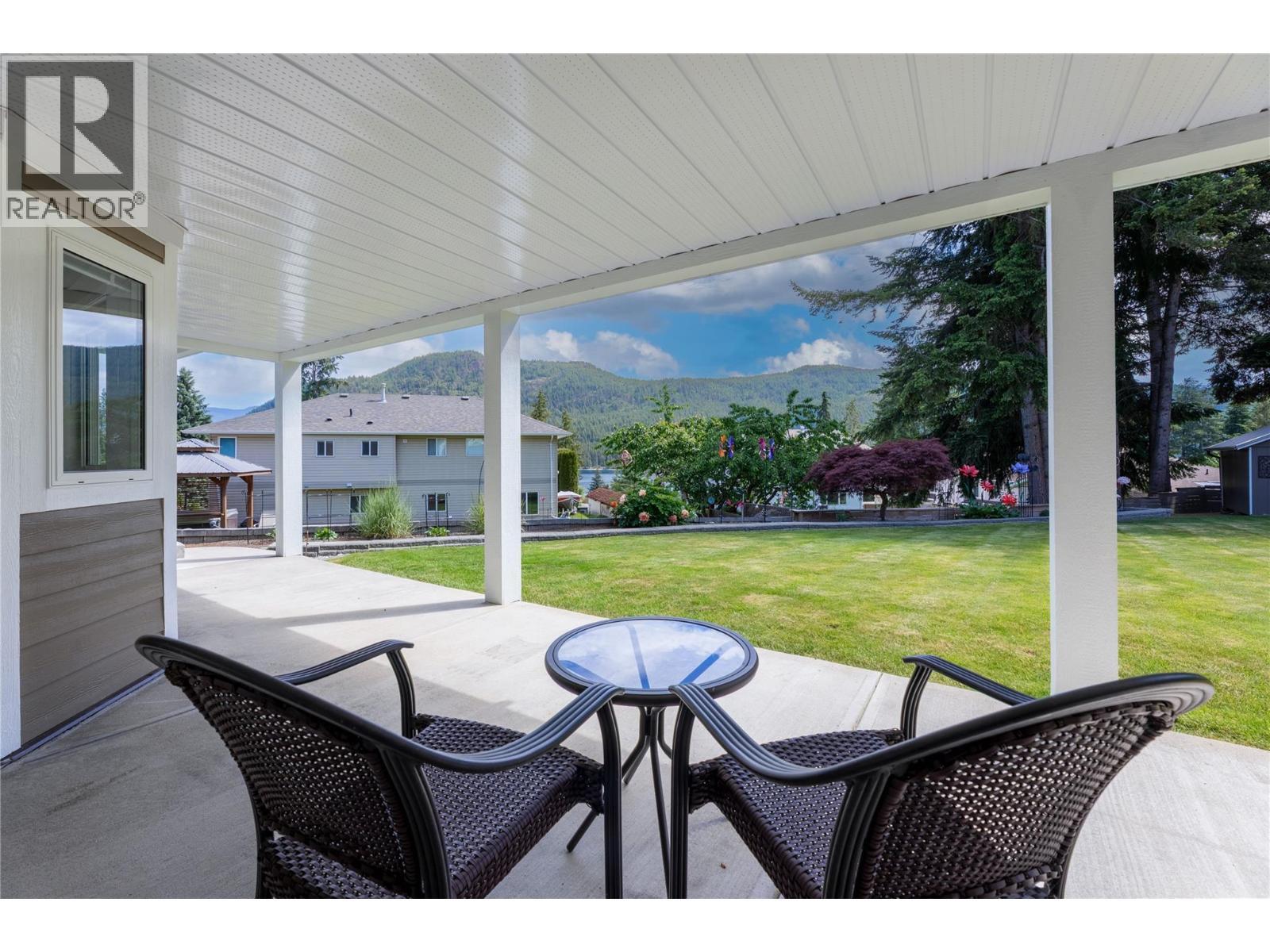 2934 Juniper Crescent, Sorrento, BC