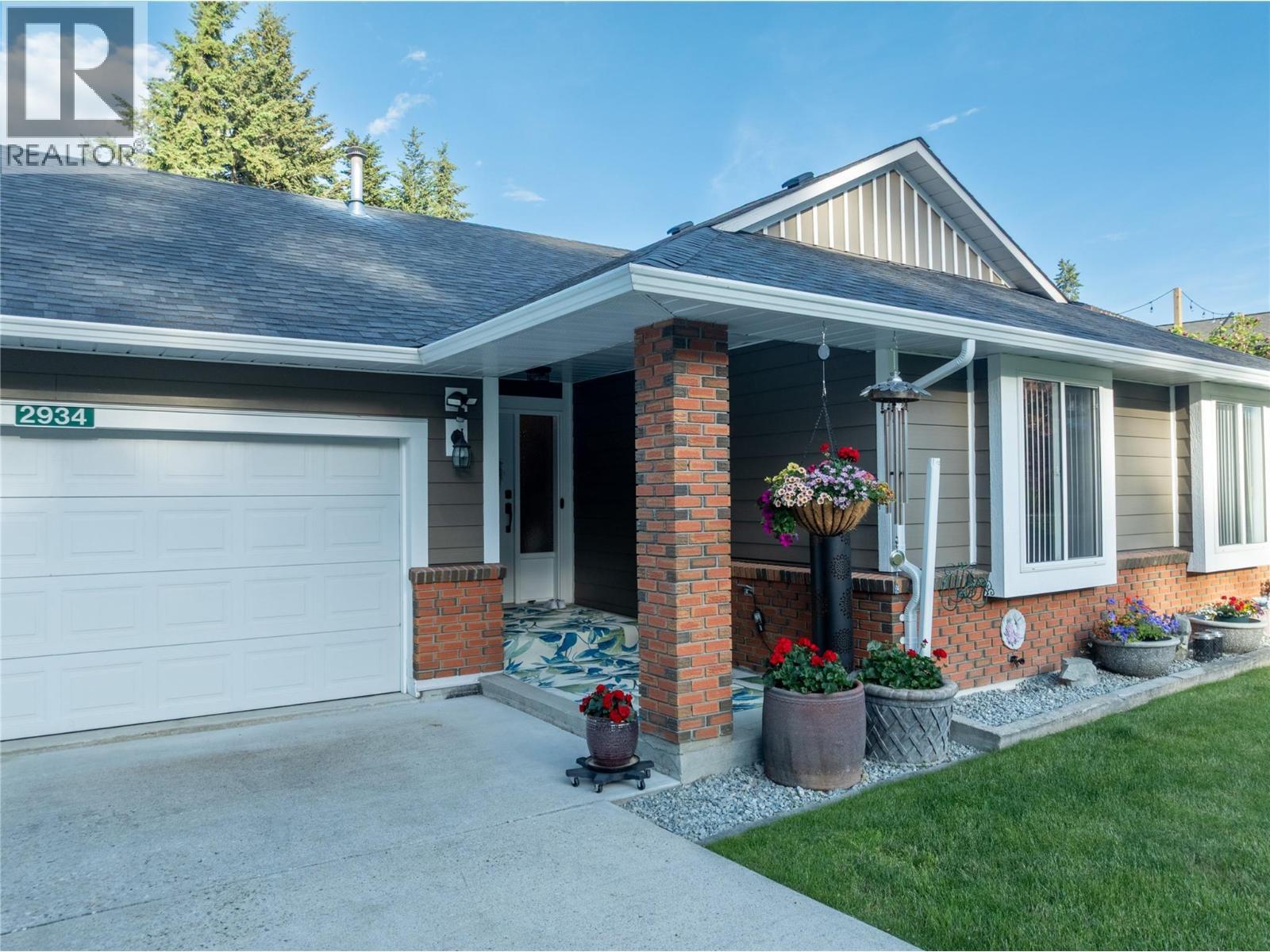 2934 Juniper Crescent, Sorrento, BC
