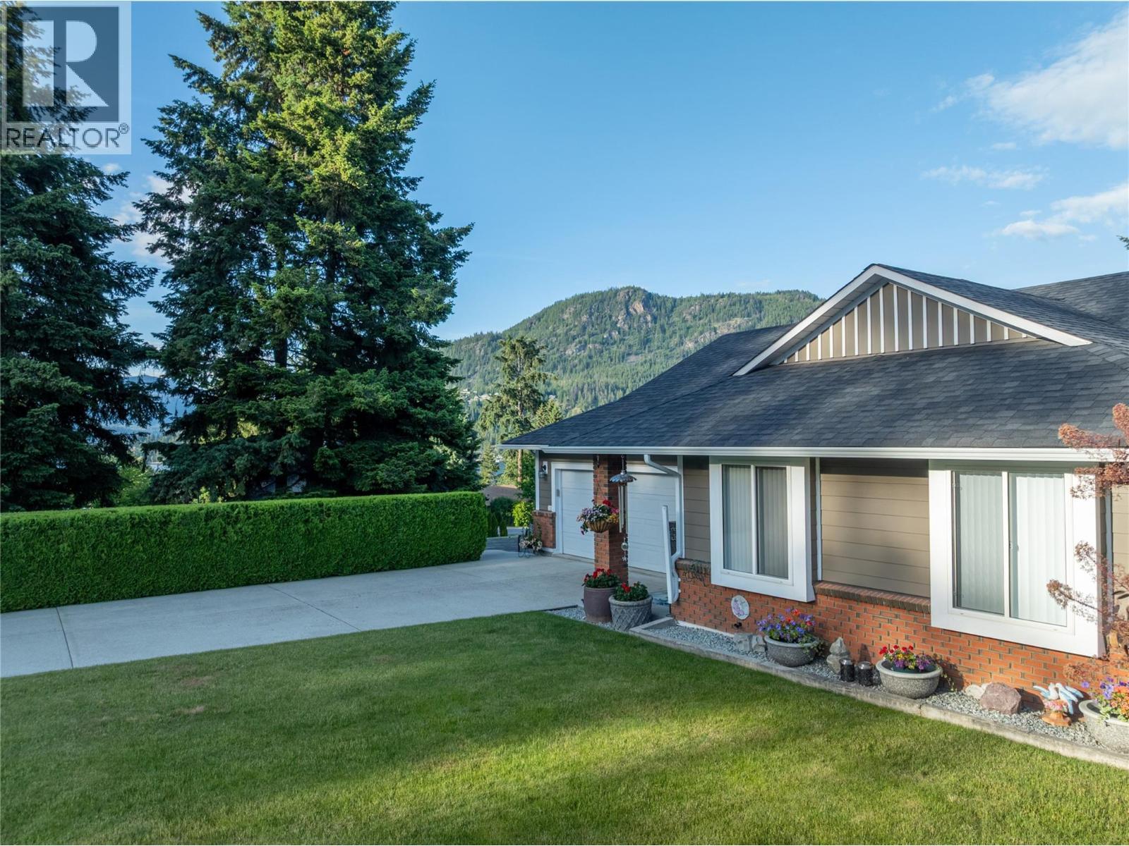 2934 Juniper Crescent, Sorrento, BC