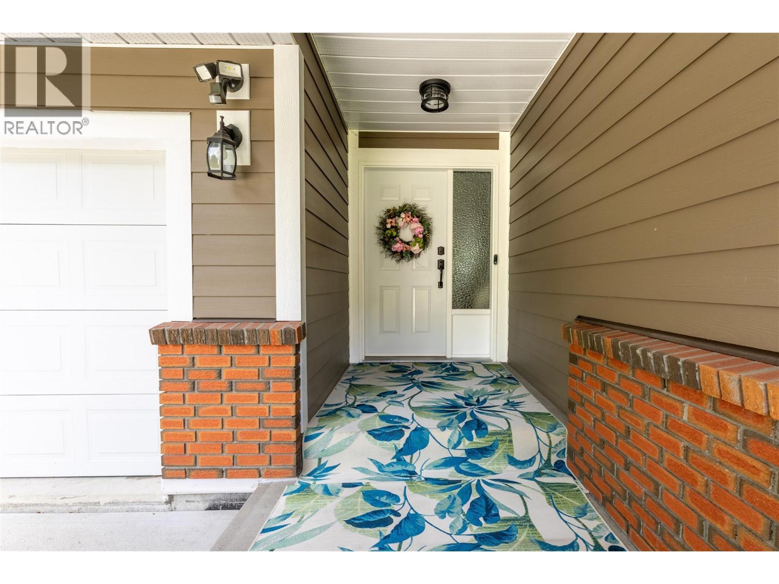 2934 Juniper Crescent, Sorrento, BC