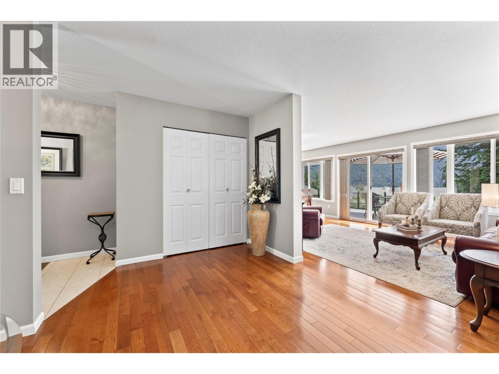 2934 Juniper Crescent, Sorrento, BC