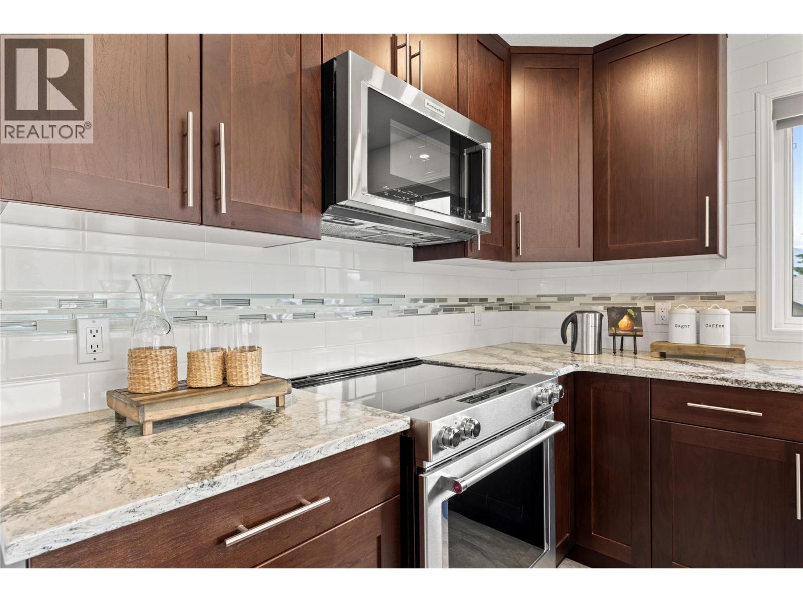 2934 Juniper Crescent, Sorrento, BC