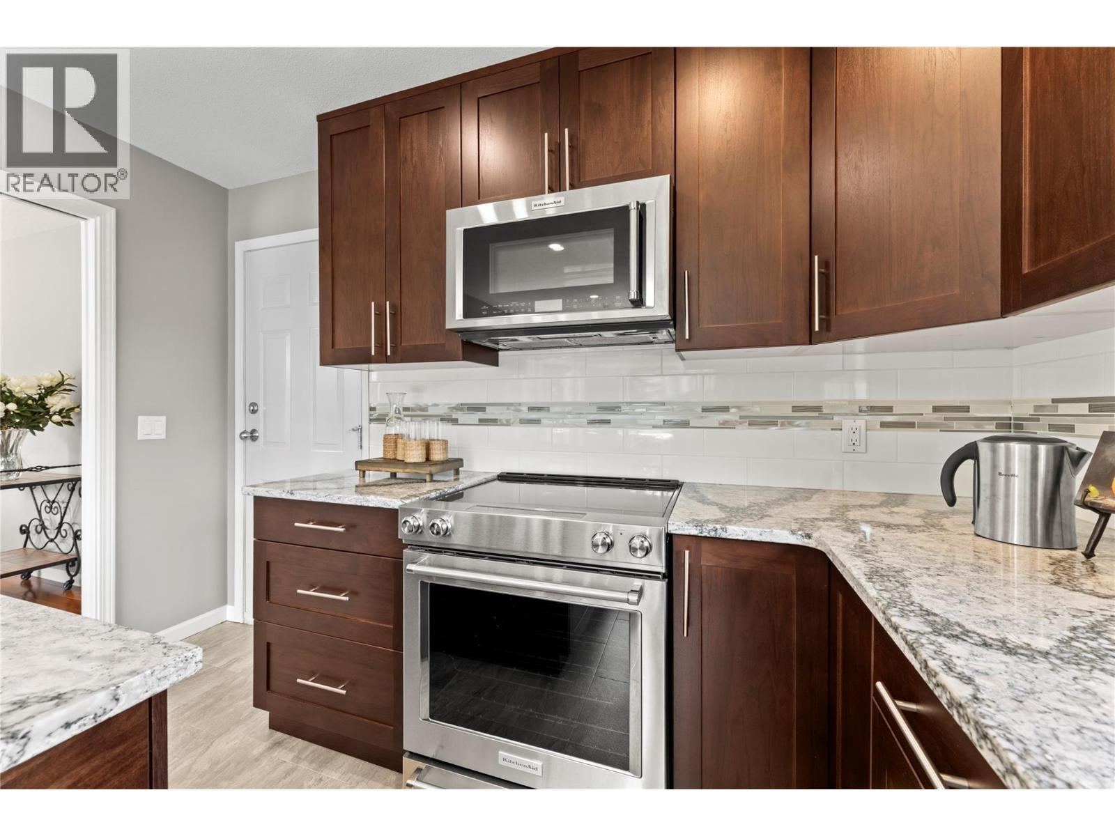 2934 Juniper Crescent, Sorrento, BC