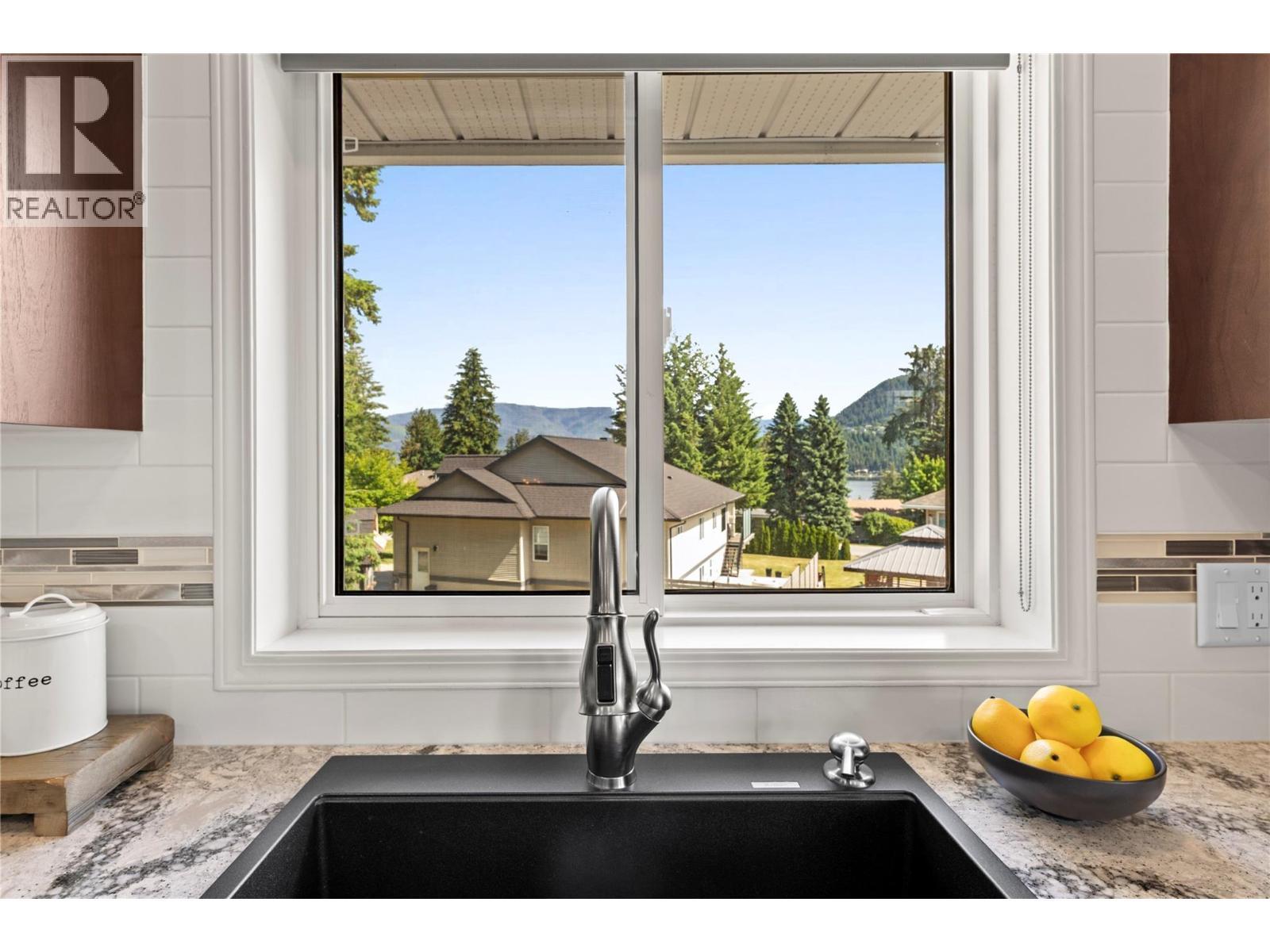 2934 Juniper Crescent, Sorrento, BC